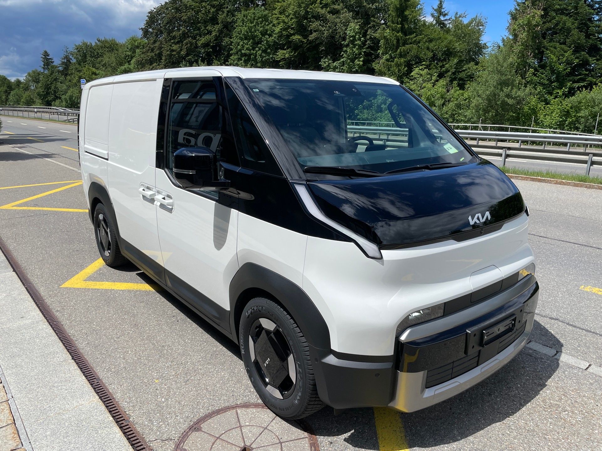 KIA PV5 71.2 kWh Elite Cargo-image-2
