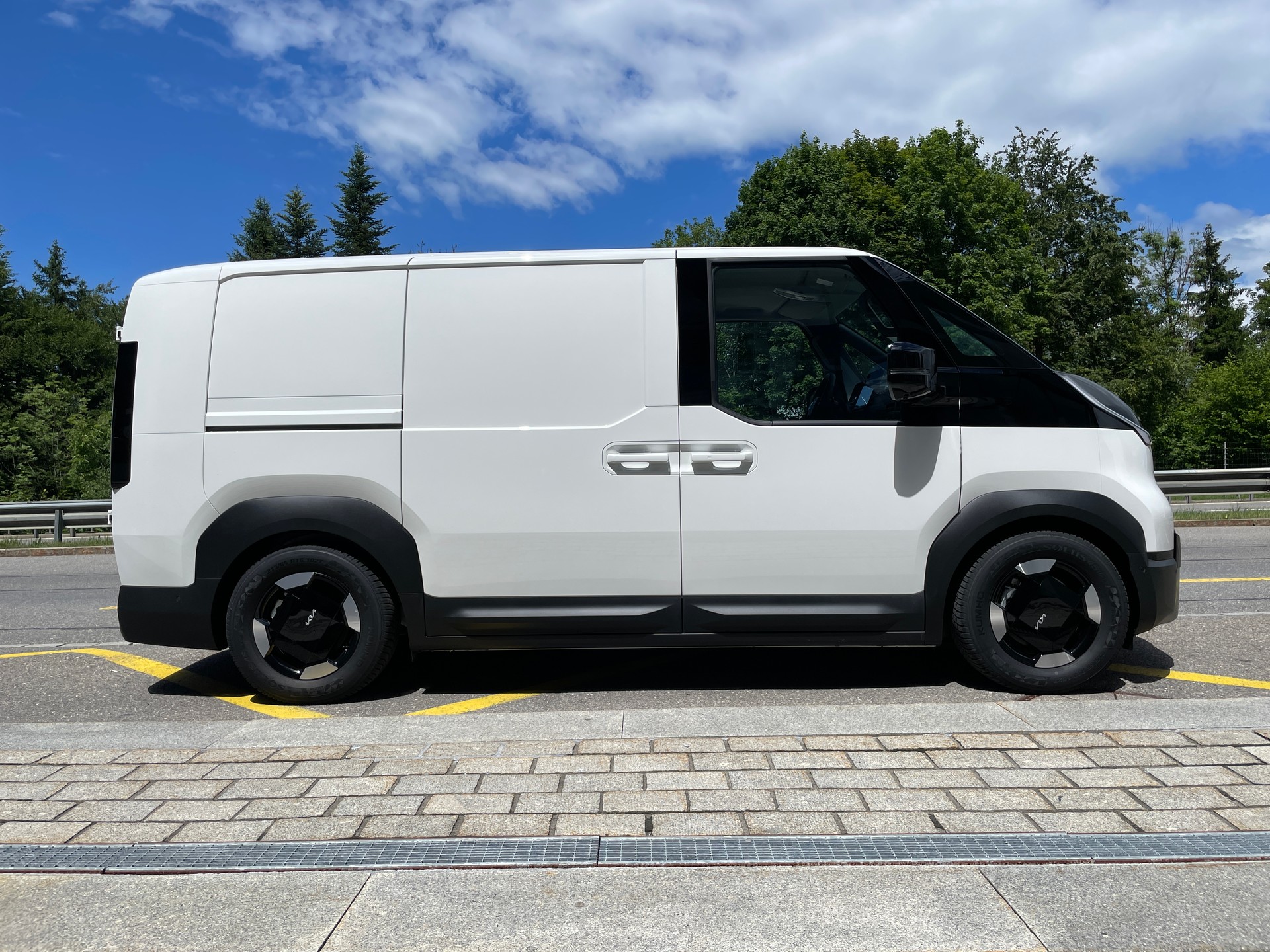 KIA PV5 71.2 kWh Elite Cargo-image-3