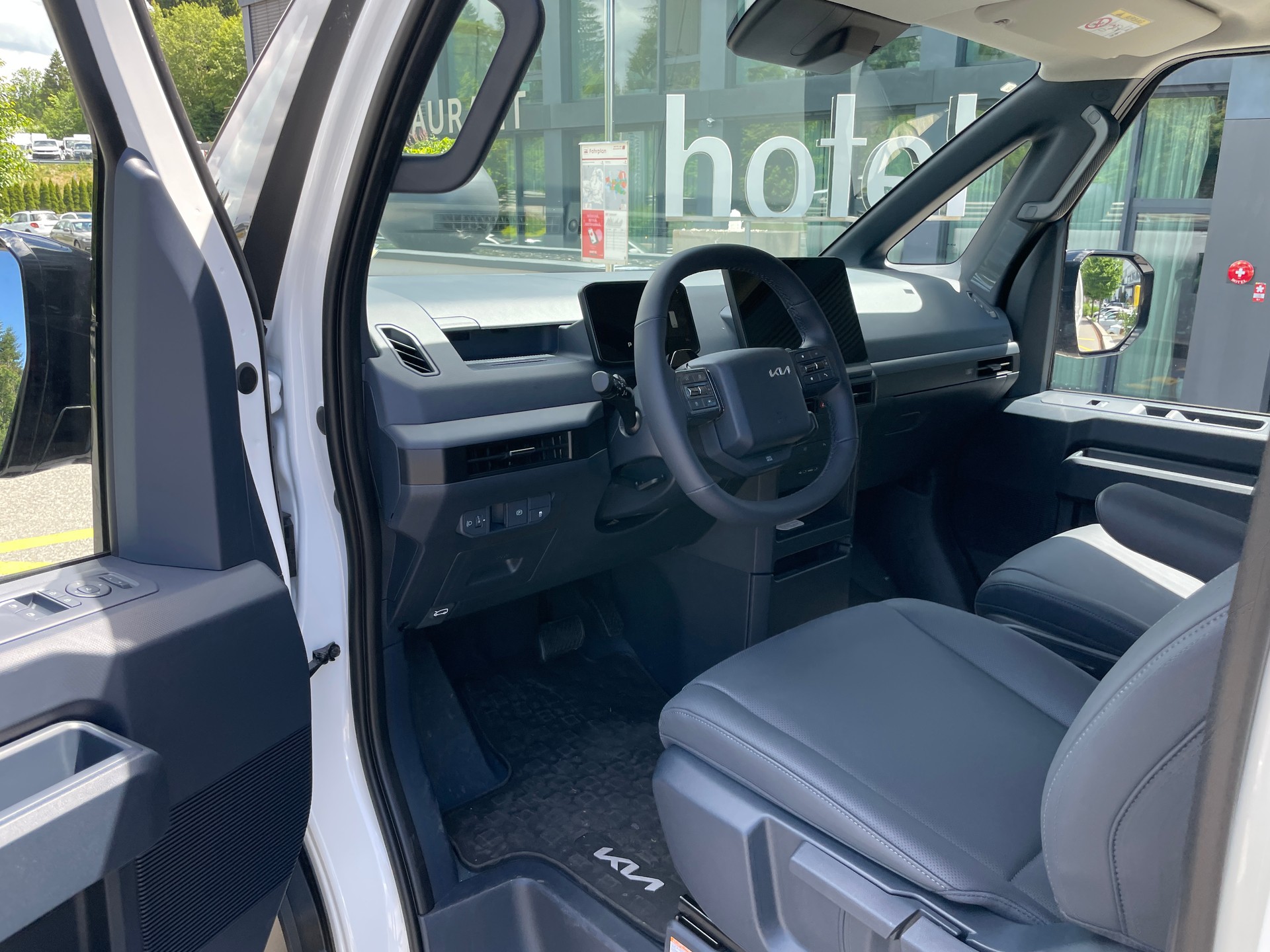 KIA PV5 71.2 kWh Elite Cargo-image-13