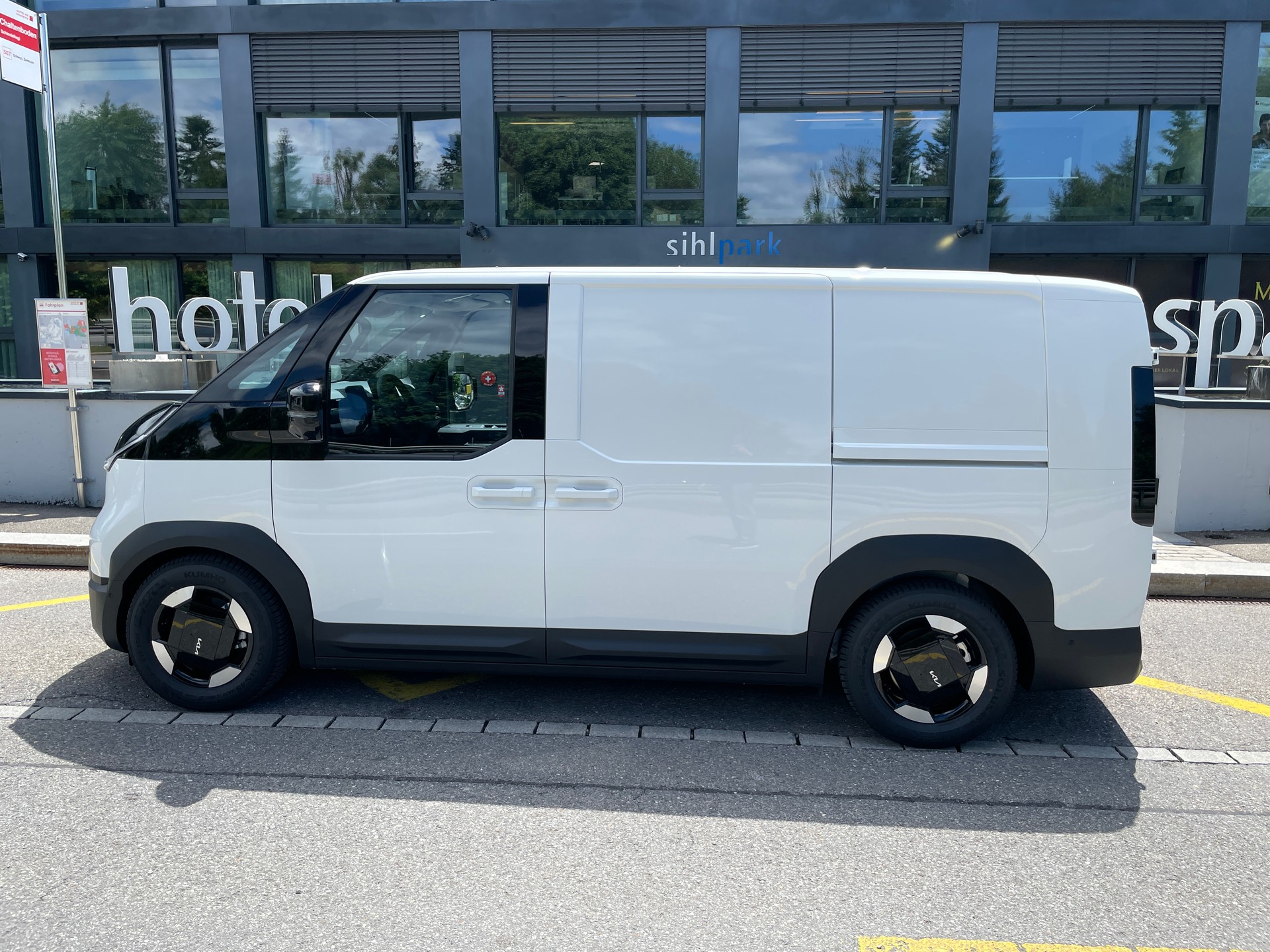 KIA PV5 71.2 kWh Elite Cargo-image-10
