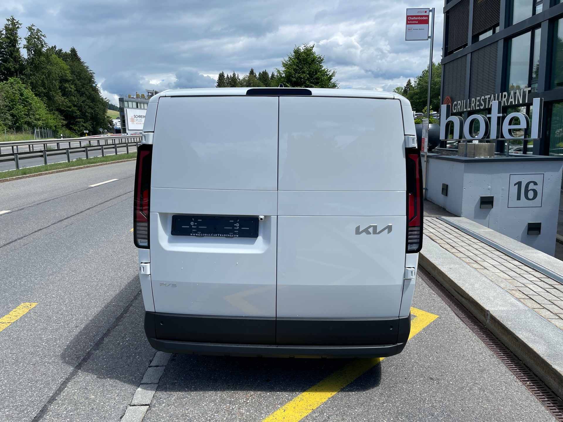 KIA PV5 71.2 kWh Elite Cargo-image-6