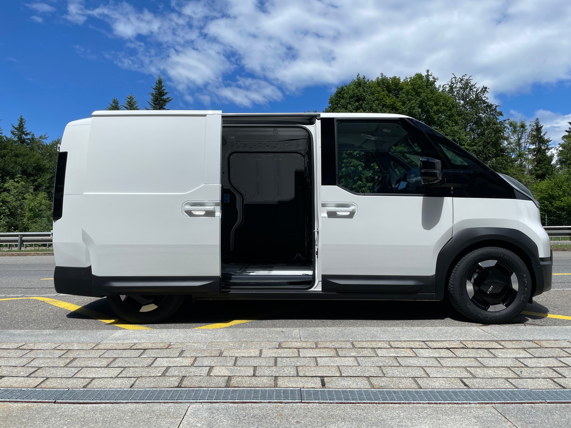KIA PV5 71.2 kWh Elite Cargo-image-4