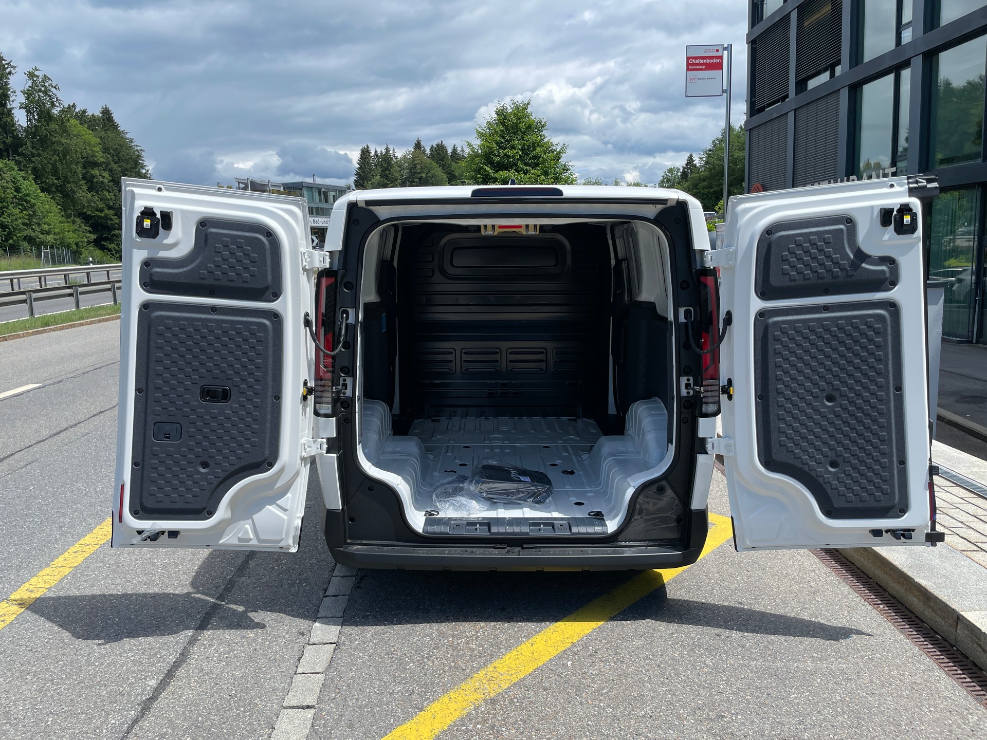 KIA PV5 71.2 kWh Elite Cargo-image-8