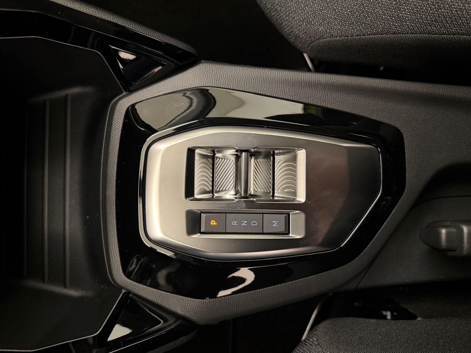 PEUGEOT 208 1.2 Hybrid Style-image-16