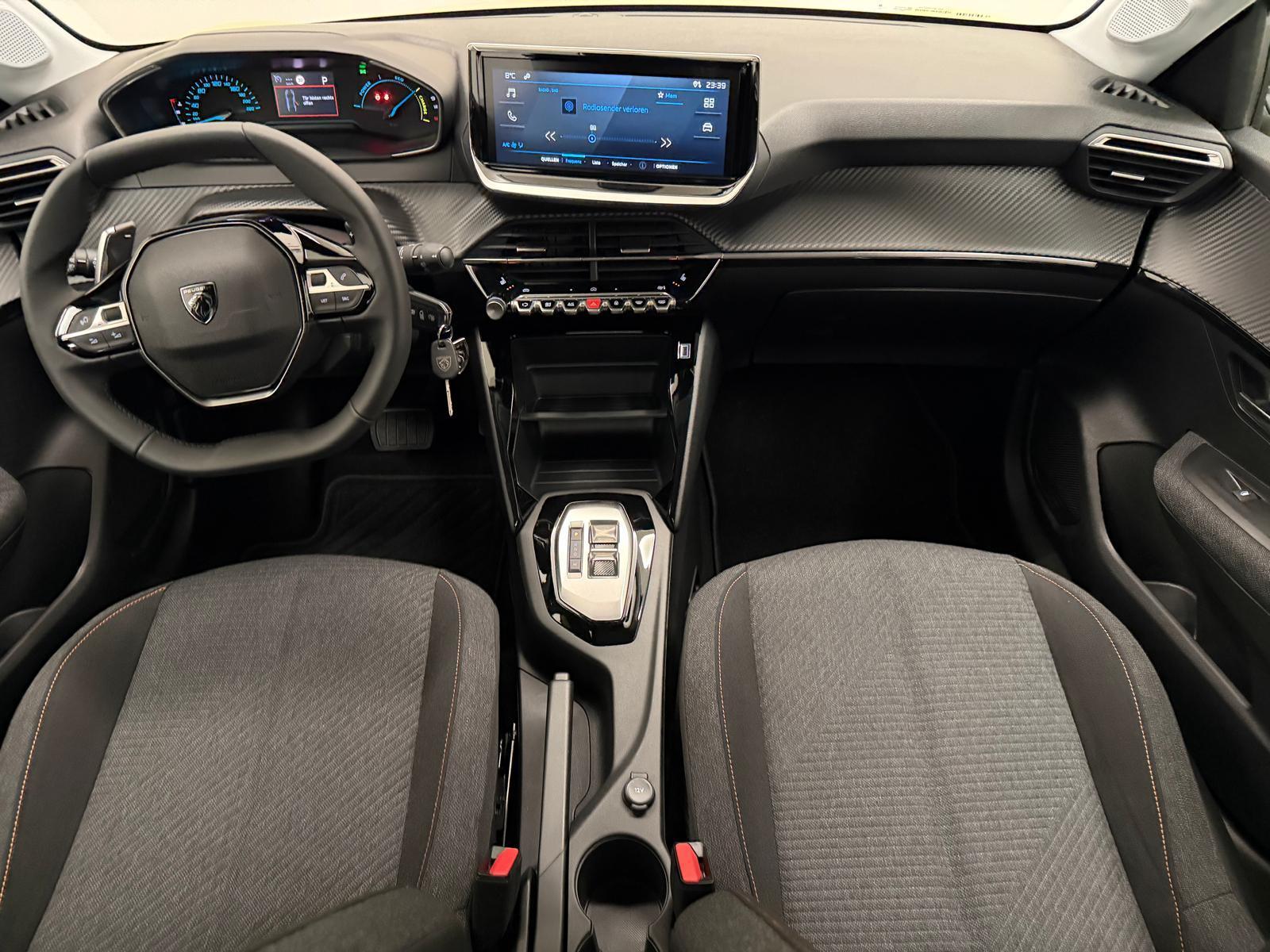 PEUGEOT 208 1.2 Hybrid Style-image-12