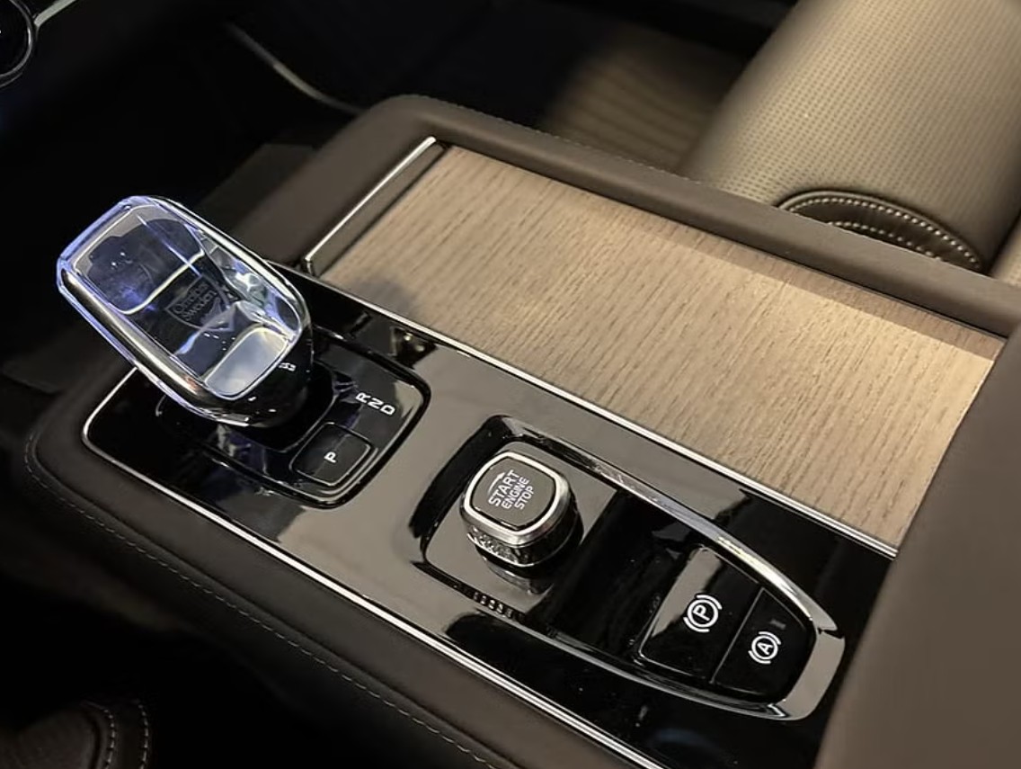VOLVO XC90 T8 eAWD PluginHybrid Ultra Dark Geartronic-image-8