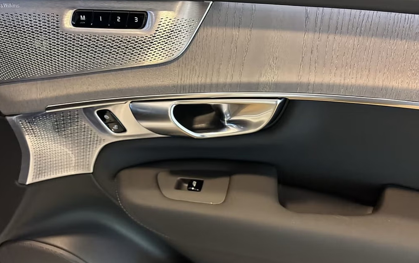 VOLVO XC90 T8 eAWD PluginHybrid Ultra Dark Geartronic-image-24