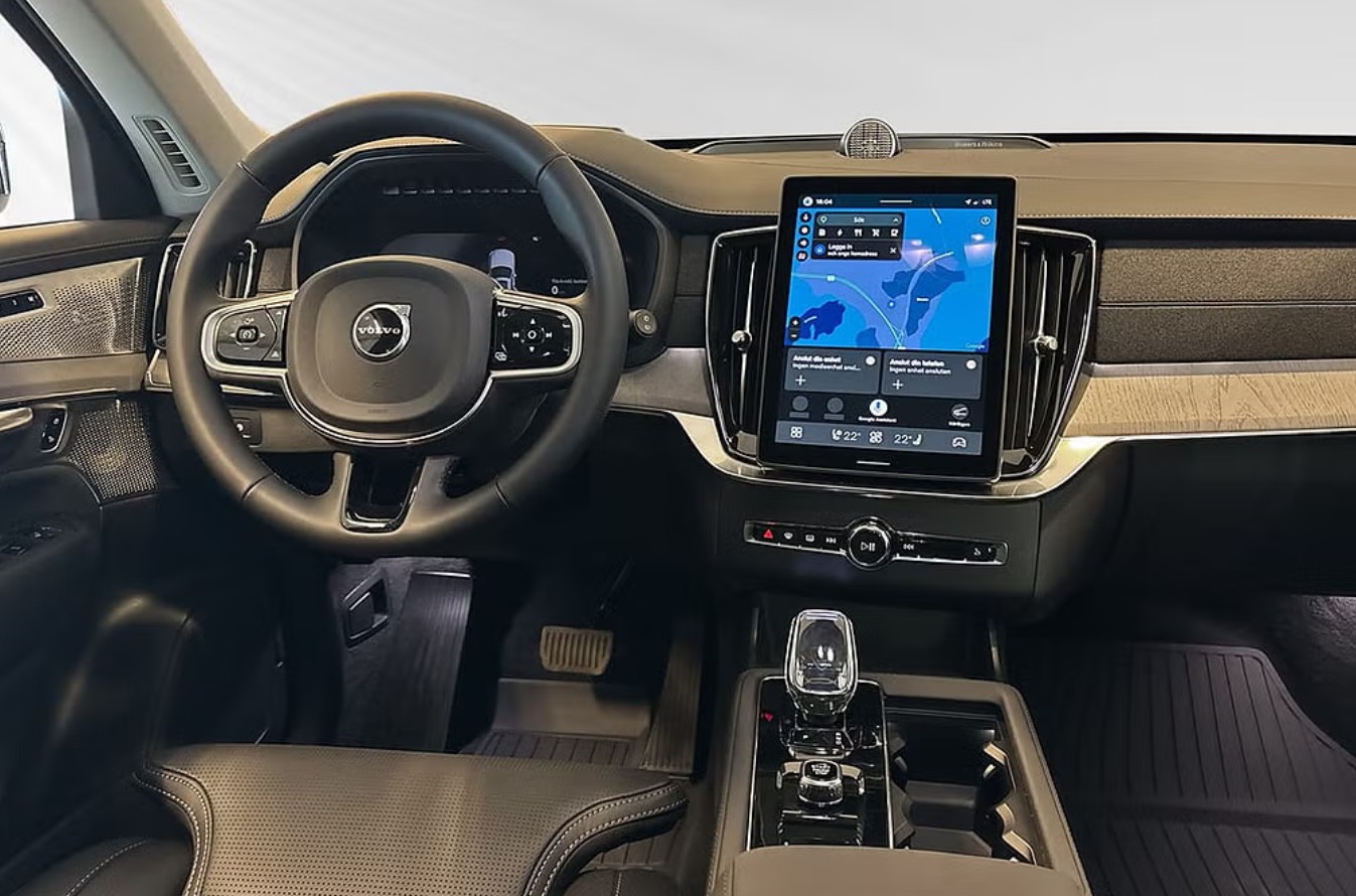 VOLVO XC90 T8 eAWD PluginHybrid Ultra Dark Geartronic-image-5
