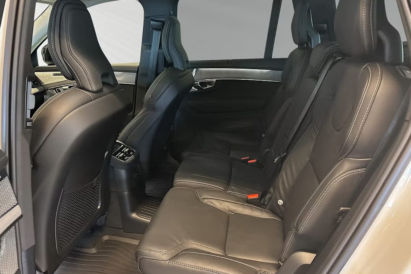 VOLVO XC90 T8 eAWD PluginHybrid Ultra Dark Geartronic-image-4