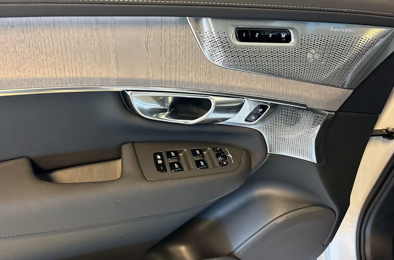 VOLVO XC90 T8 eAWD PluginHybrid Ultra Dark Geartronic-image-11