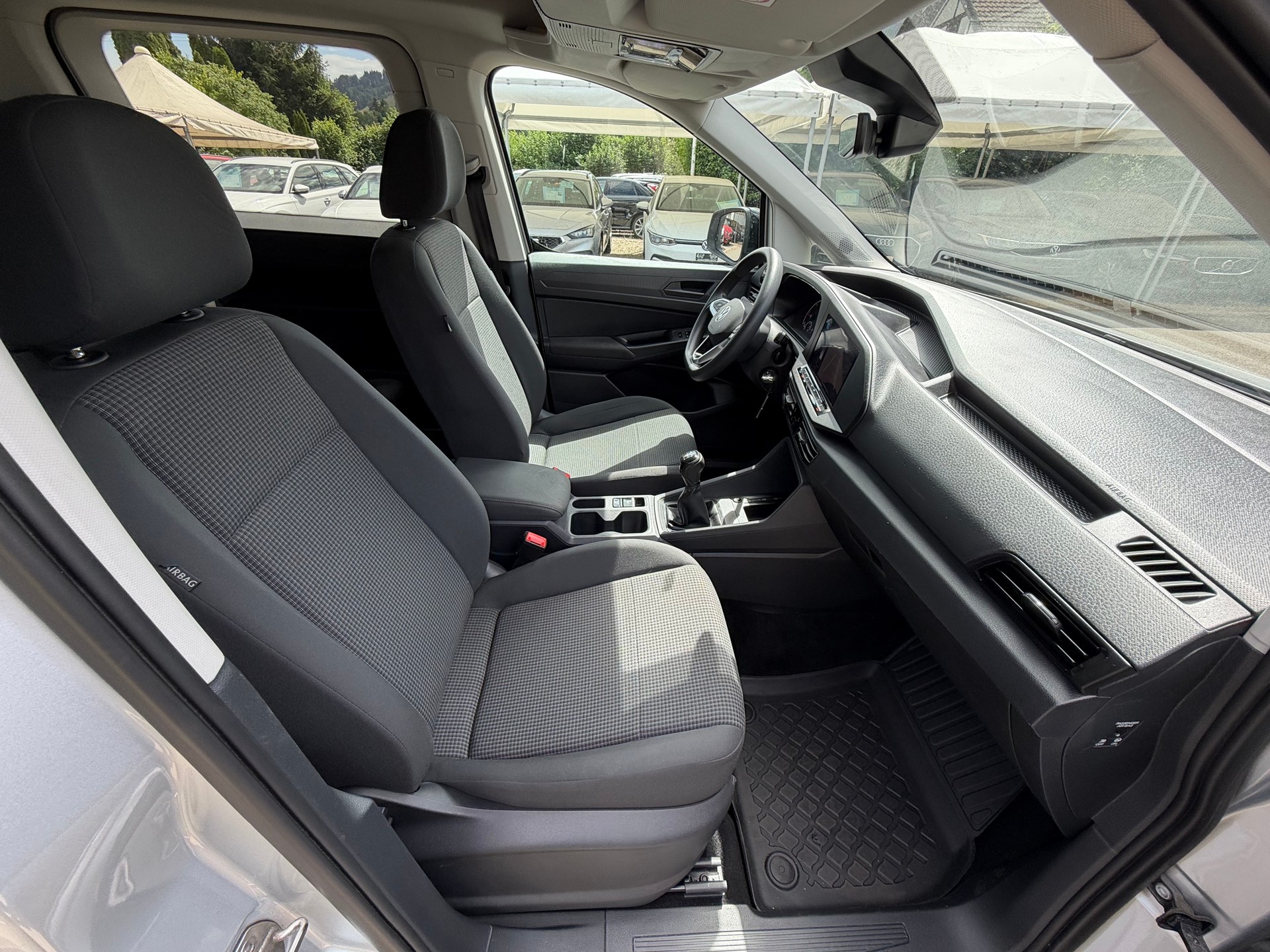 VW Caddy Maxi 2.0 TDI 4Motion-image-10