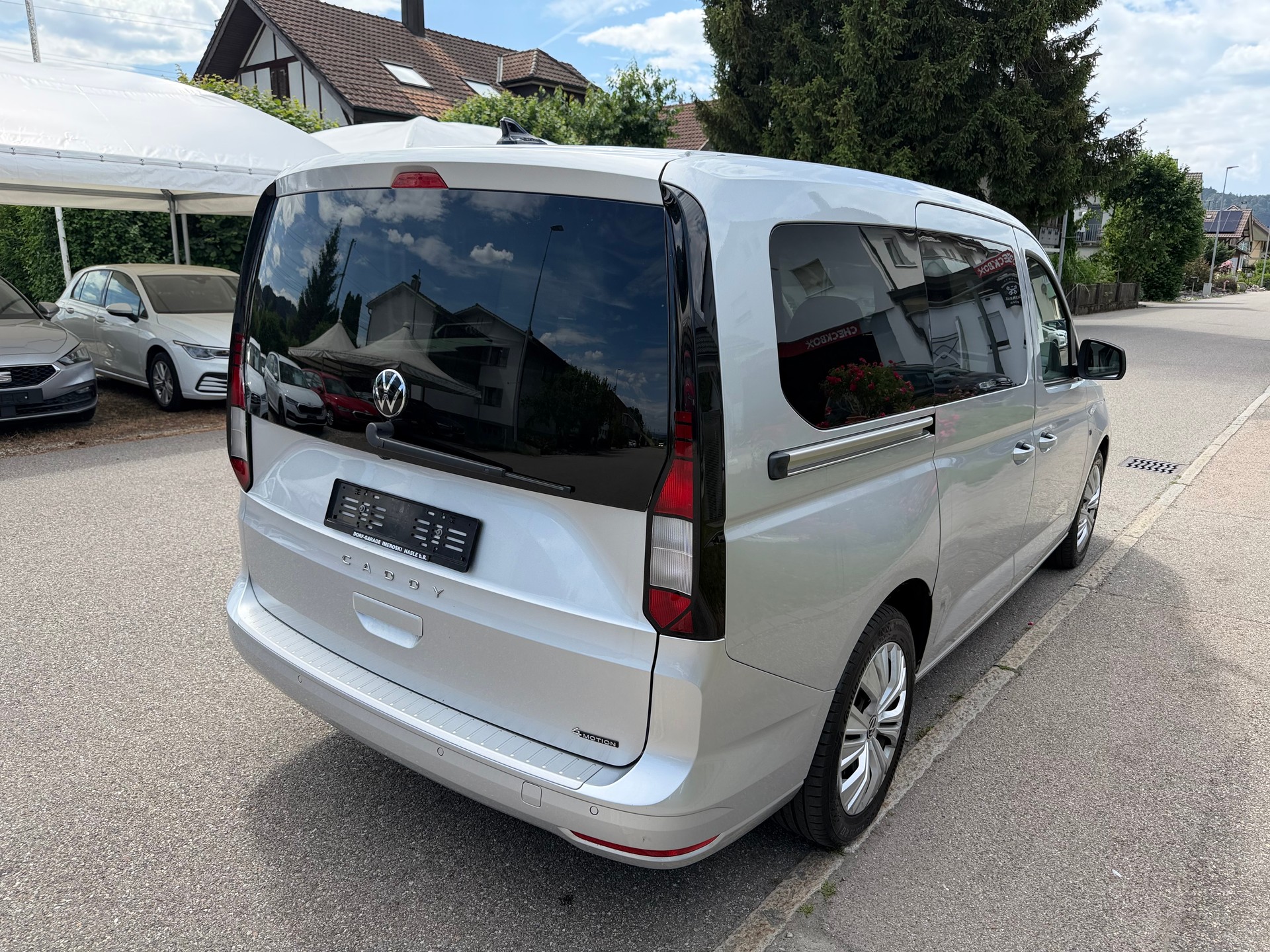 VW Caddy Maxi 2.0 TDI 4Motion-image-6