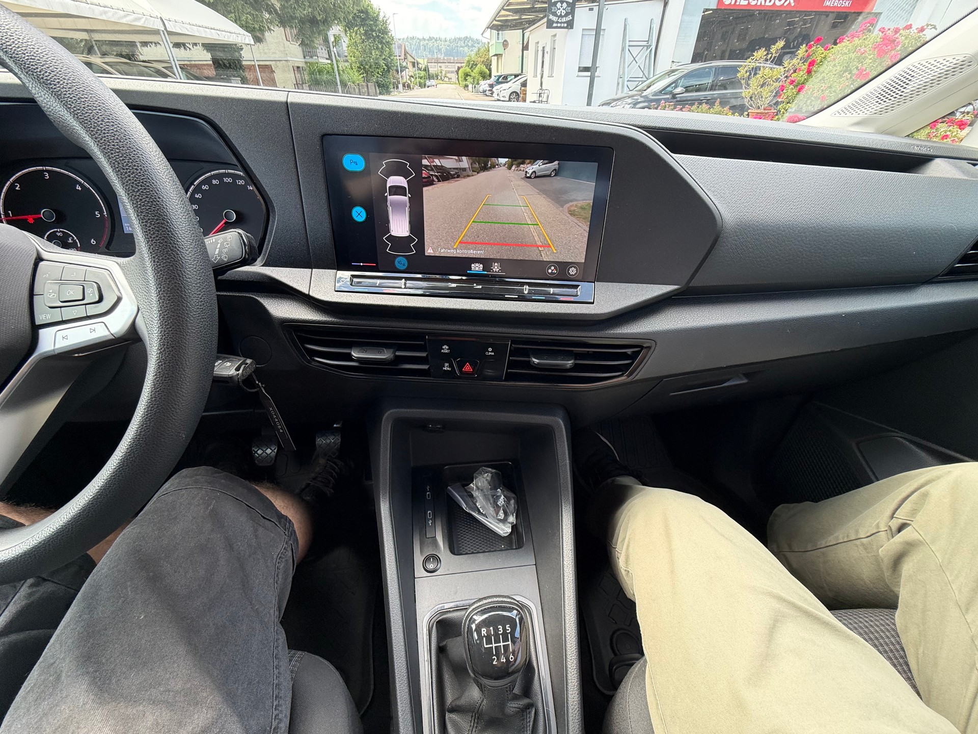VW Caddy Maxi 2.0 TDI 4Motion-image-9