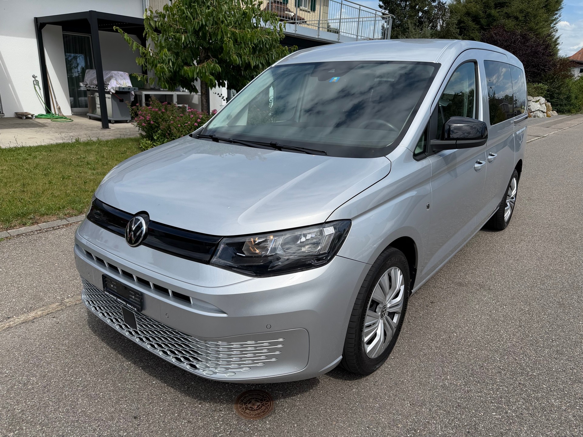 VW Caddy Maxi 2.0 TDI 4Motion-image-2
