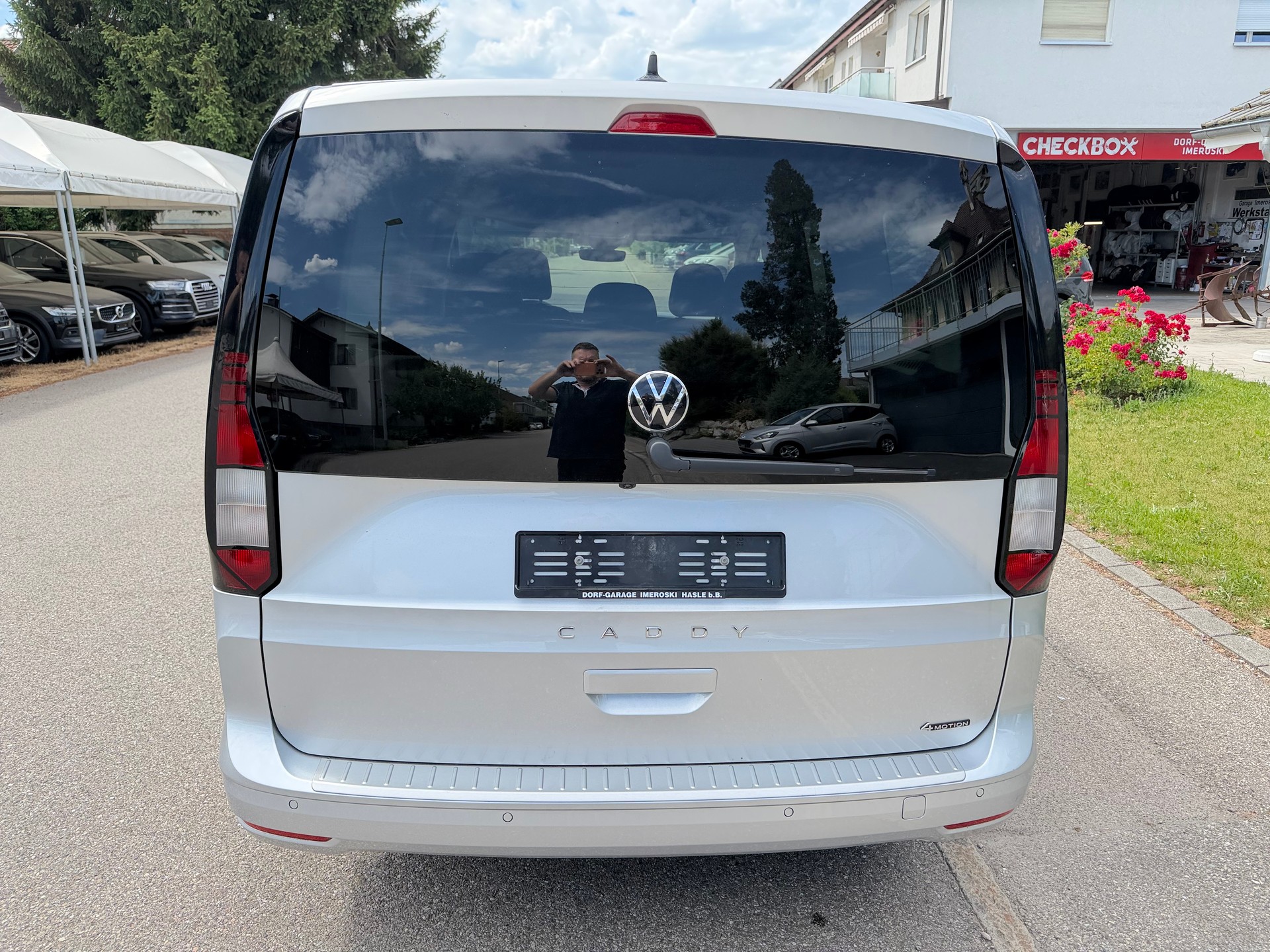 VW Caddy Maxi 2.0 TDI 4Motion-image-7
