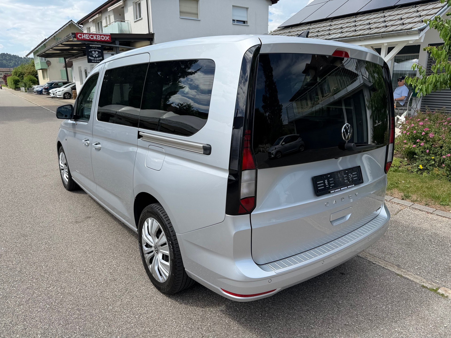 VW Caddy Maxi 2.0 TDI 4Motion-image-5