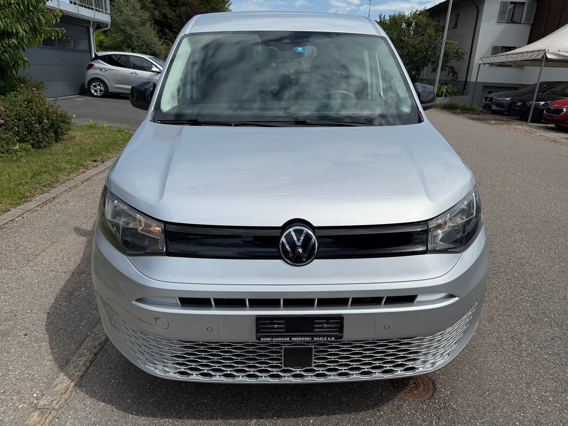VW Caddy Maxi 2.0 TDI 4Motion-image-1