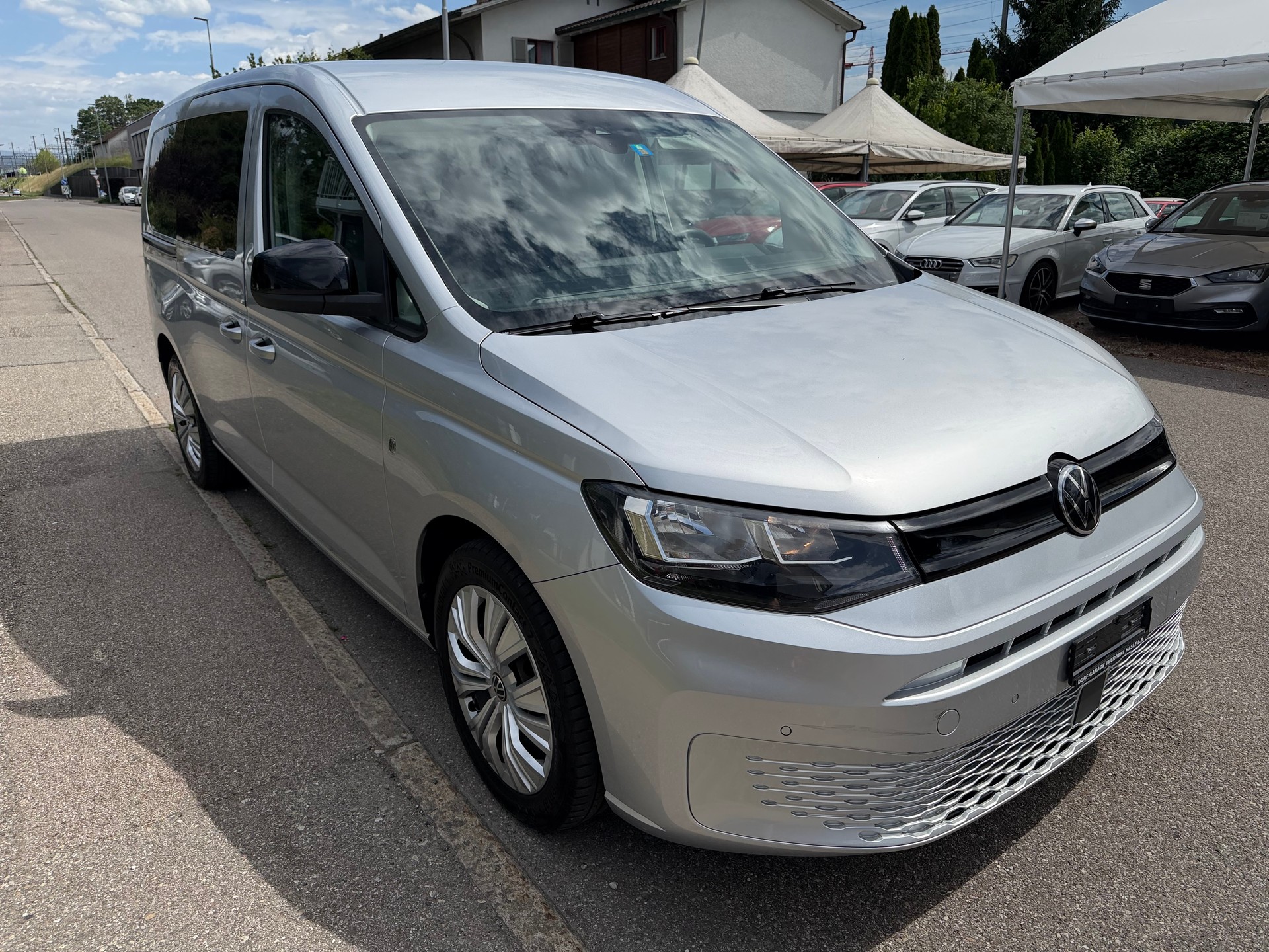 VW Caddy Maxi 2.0 TDI 4Motion-image-0