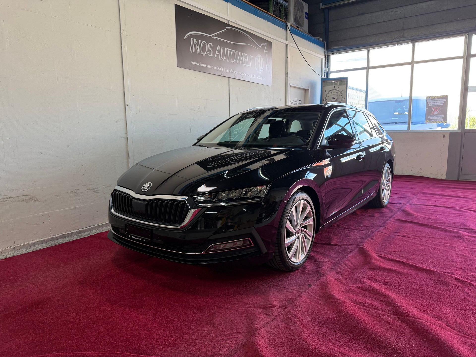 SKODA Octavia Combi 2.0 TDI DSG Style-image-0