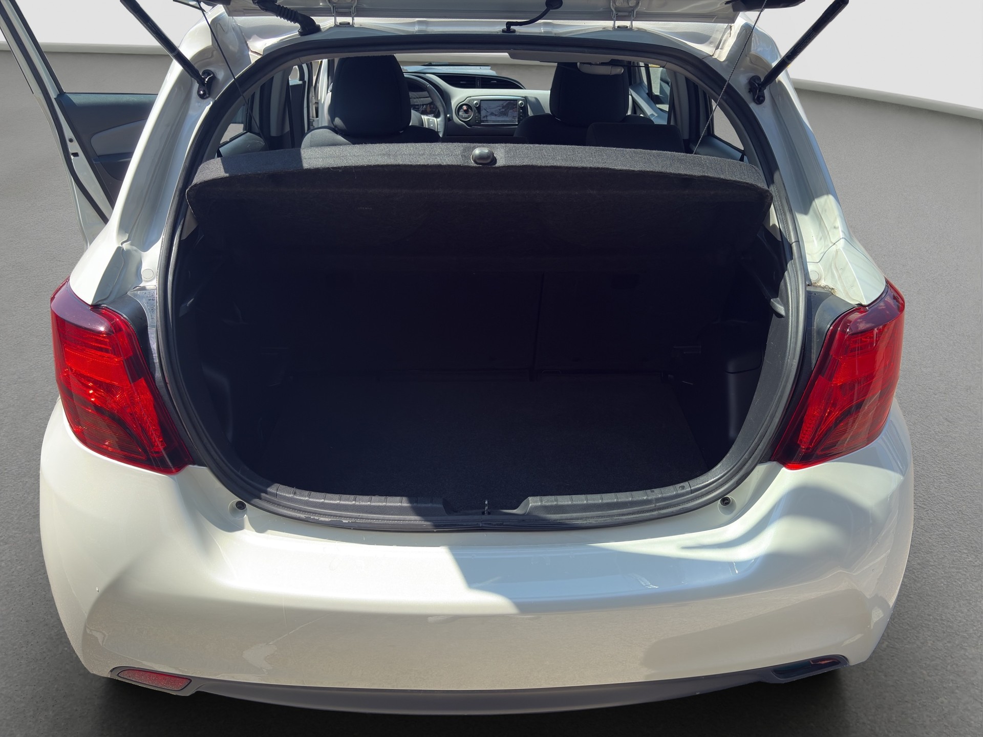 TOYOTA Yaris 1.33 Luna Multidrive-image-4