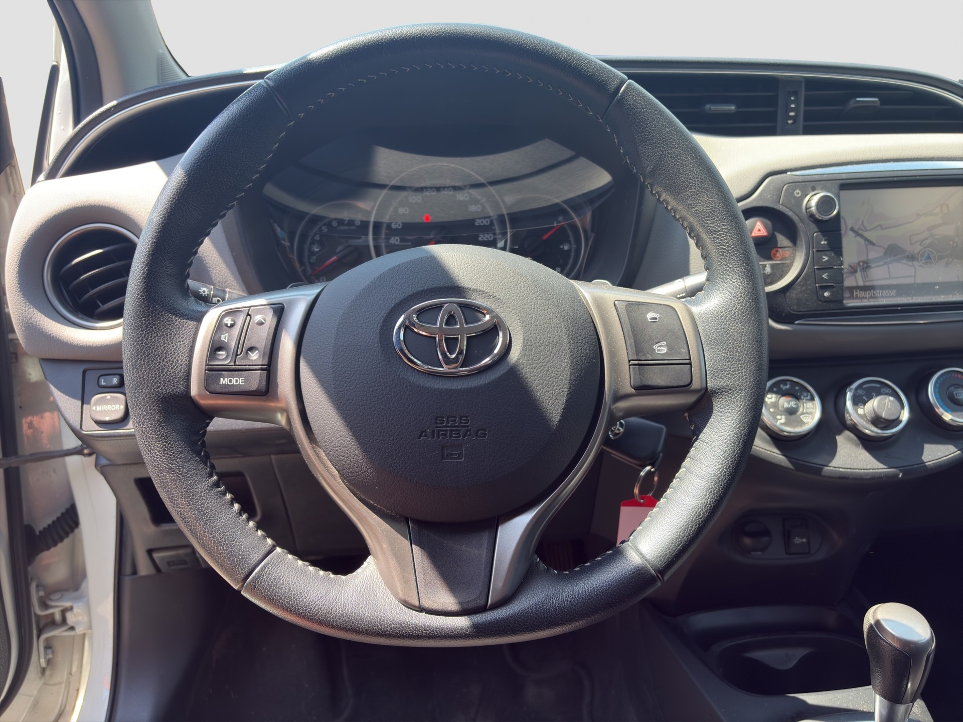 TOYOTA Yaris 1.33 Luna Multidrive-image-9