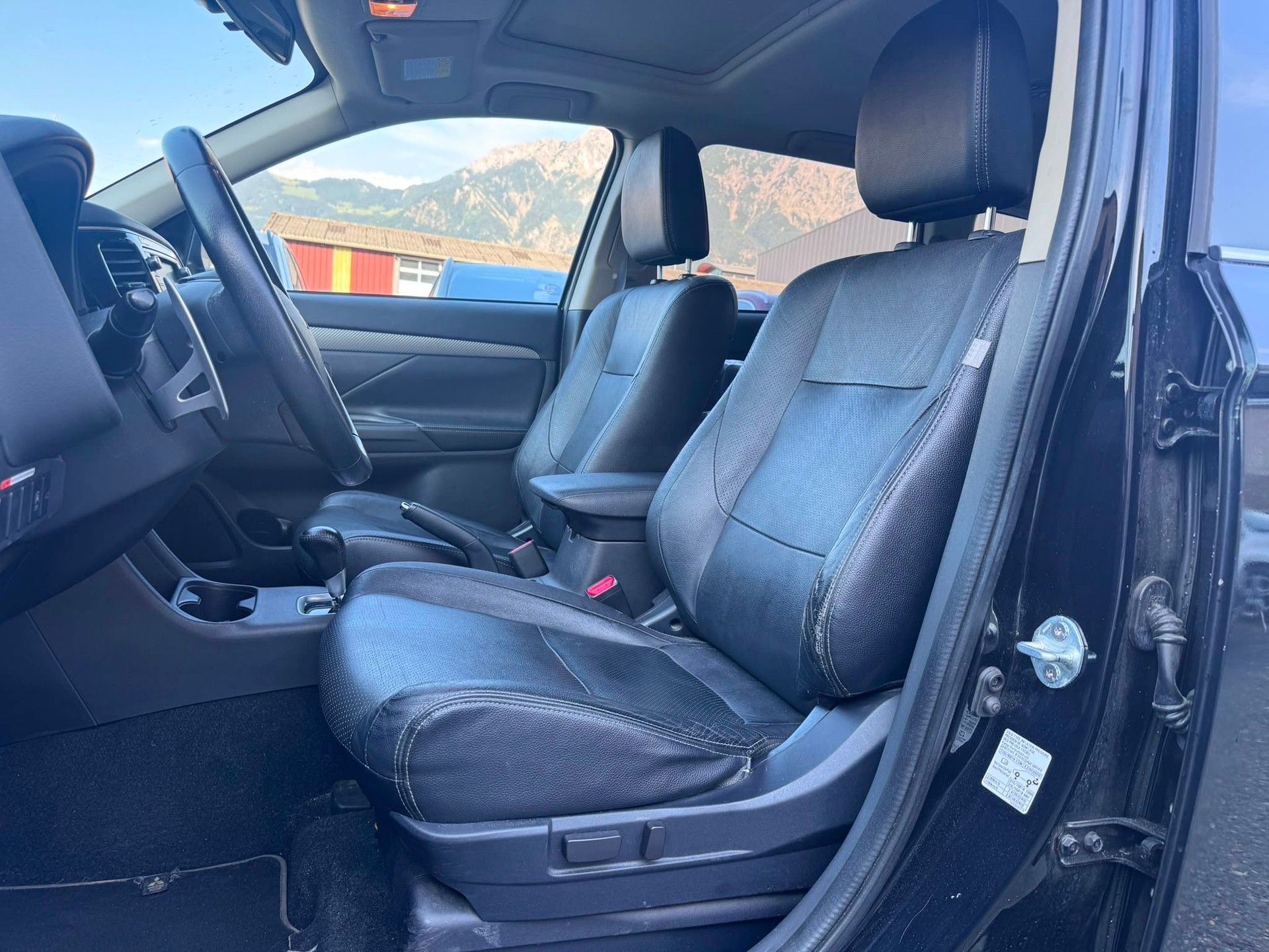 MITSUBISHI Outlander 2.0 Navigator CVT-image-7