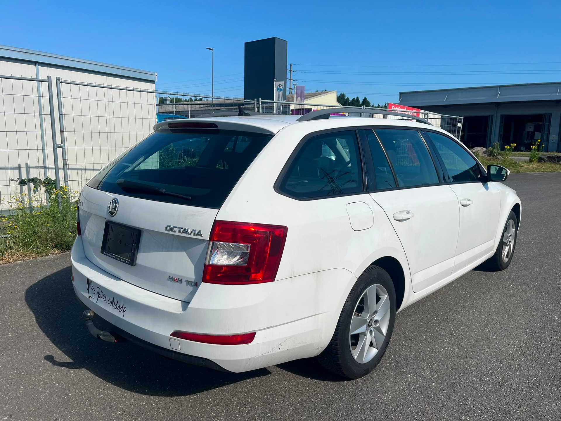 SKODA Octavia Combi 2.0 TDI Elegance 4x4-image-3