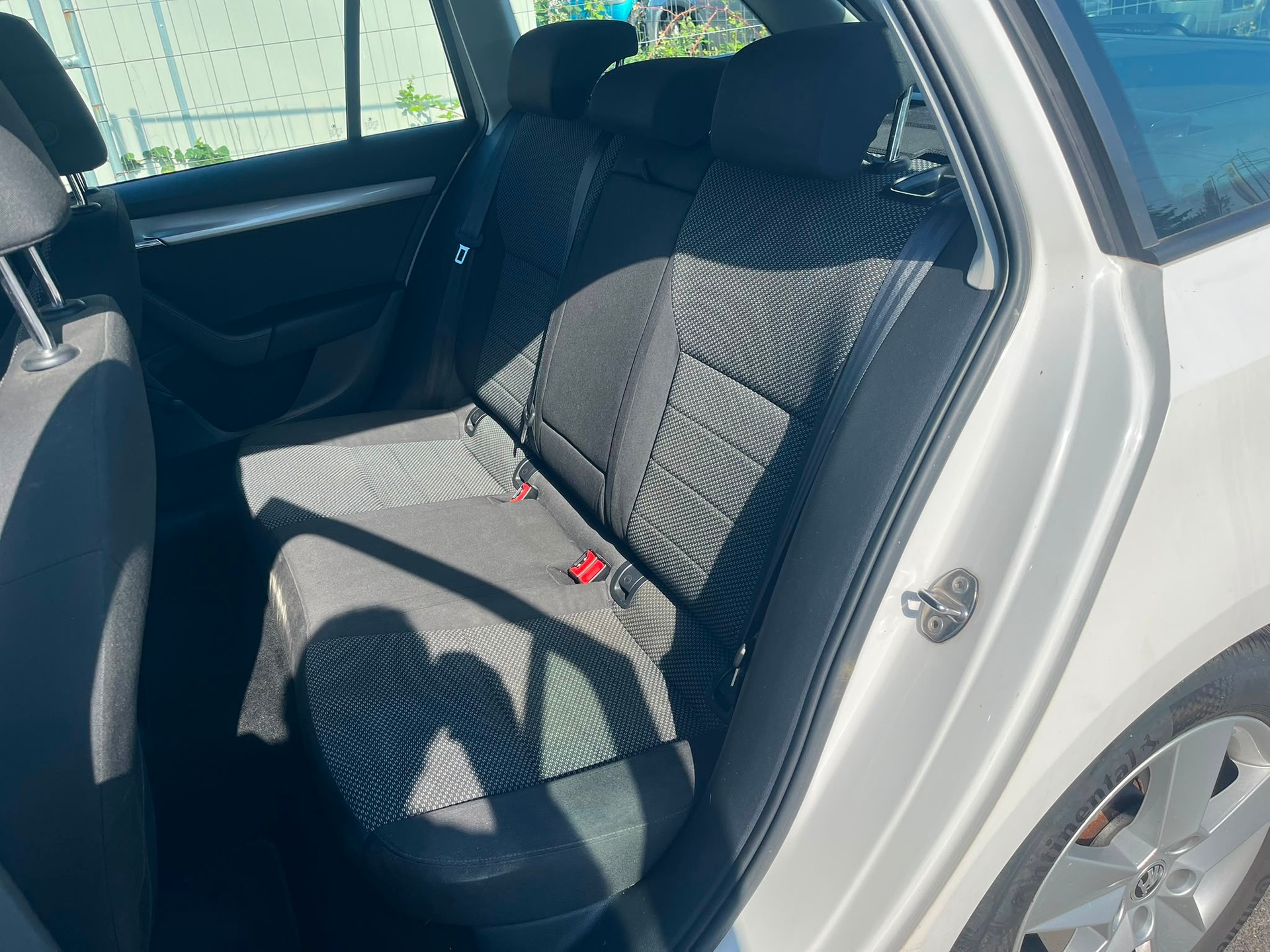 SKODA Octavia Combi 2.0 TDI Elegance 4x4-image-7