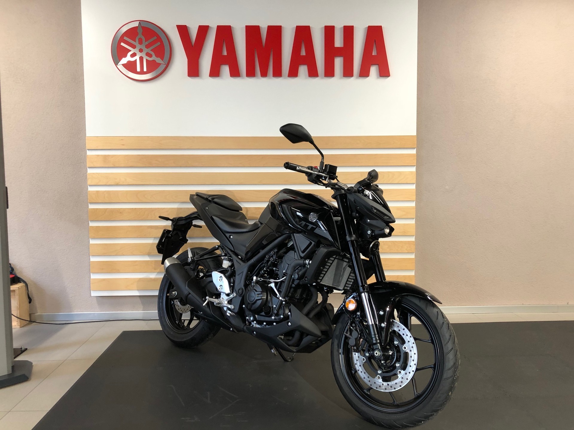 YAMAHA MT-03-showroom-element-1