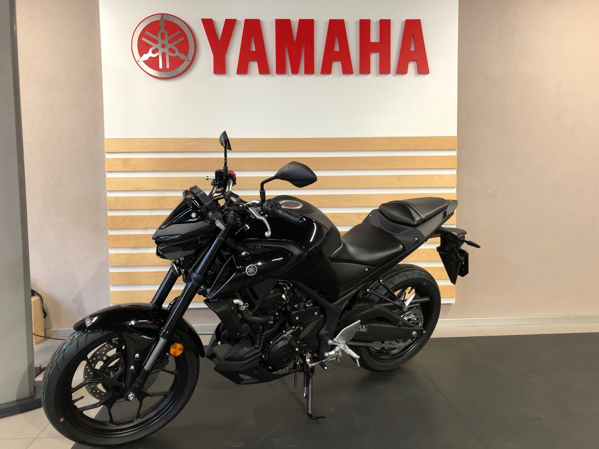YAMAHA MT-03-showroom-element-2