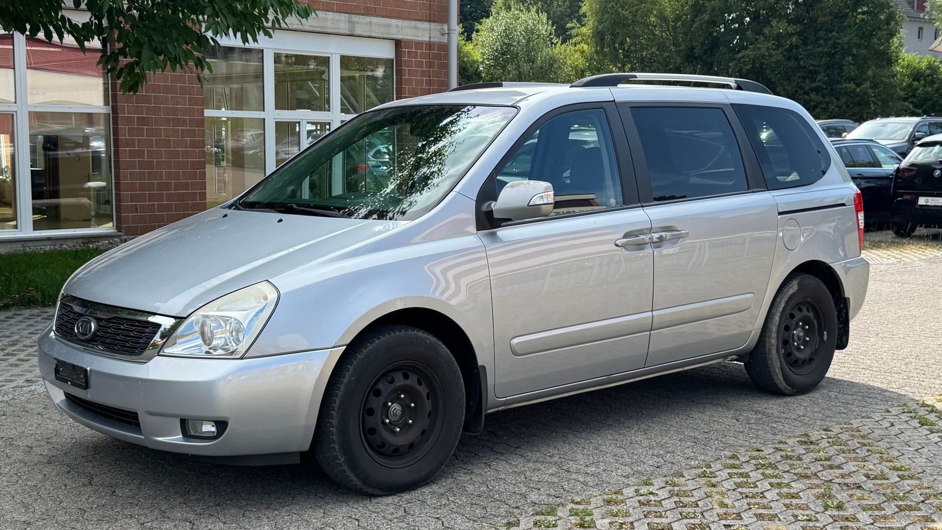 KIA Carnival 2.2 CRDi Trend Automatic-image-0