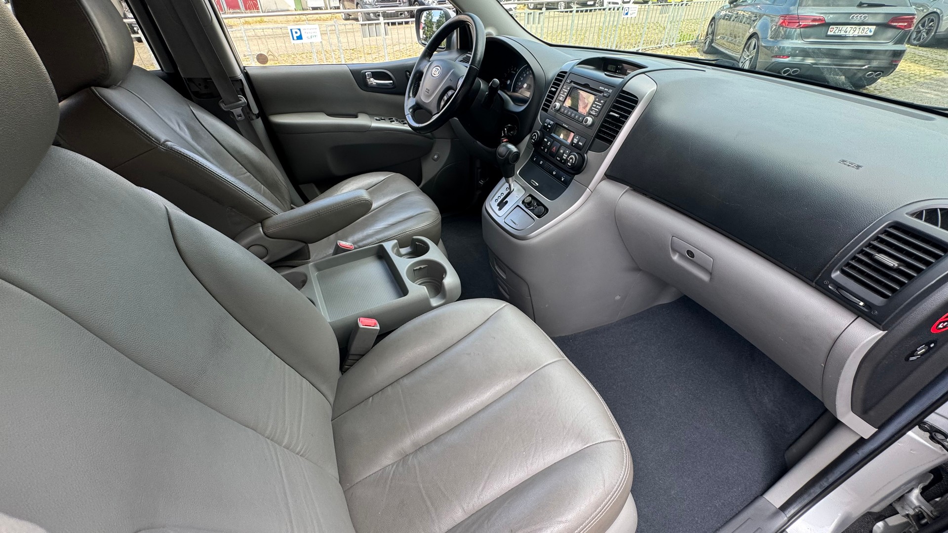 KIA Carnival 2.2 CRDi Trend Automatic-image-9