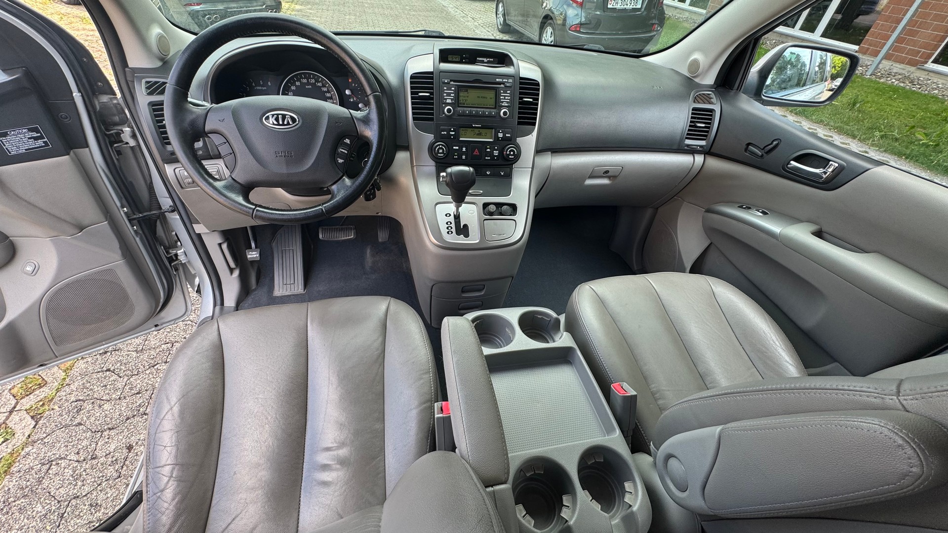 KIA Carnival 2.2 CRDi Trend Automatic-image-7