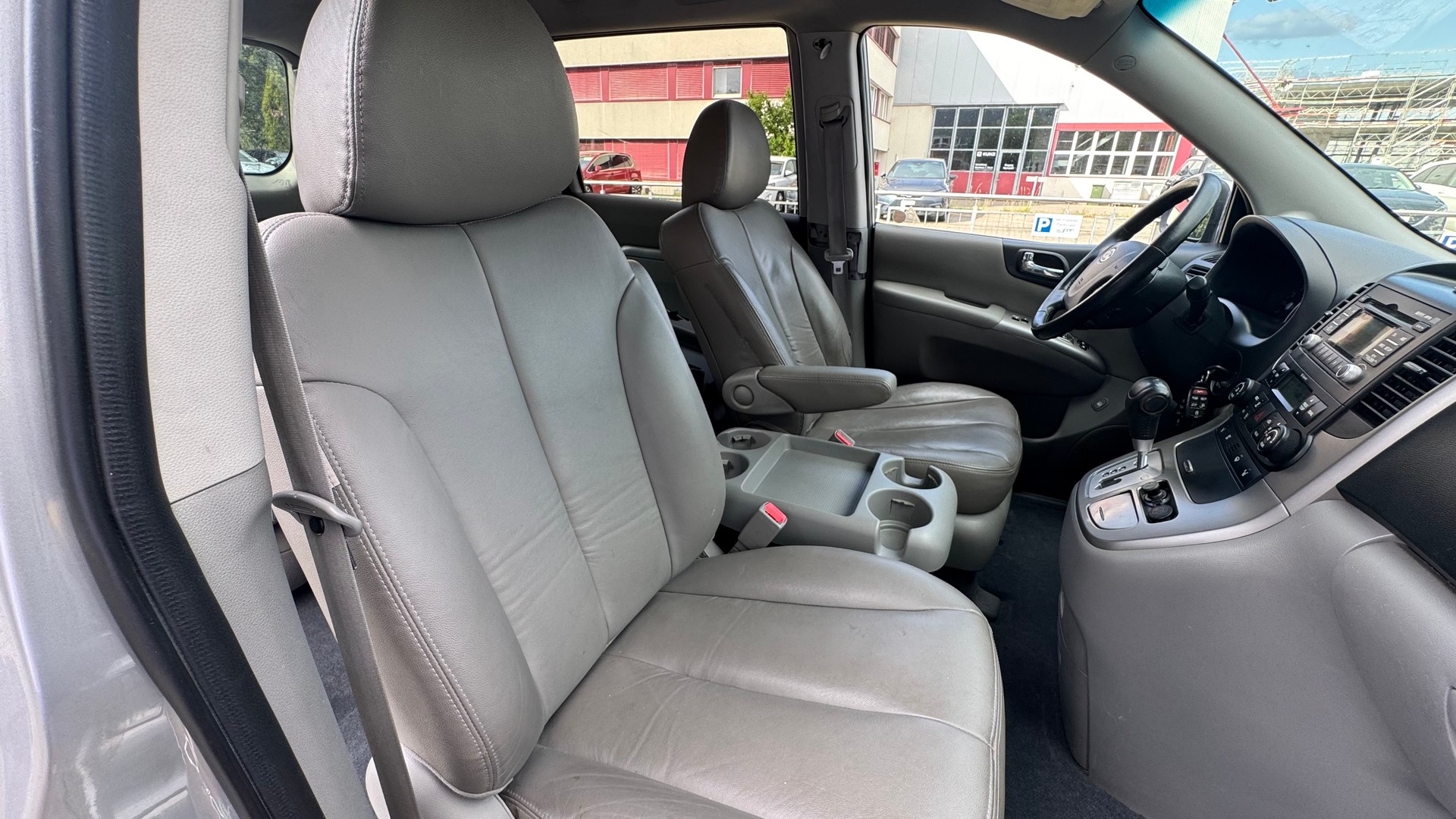KIA Carnival 2.2 CRDi Trend Automatic-image-10