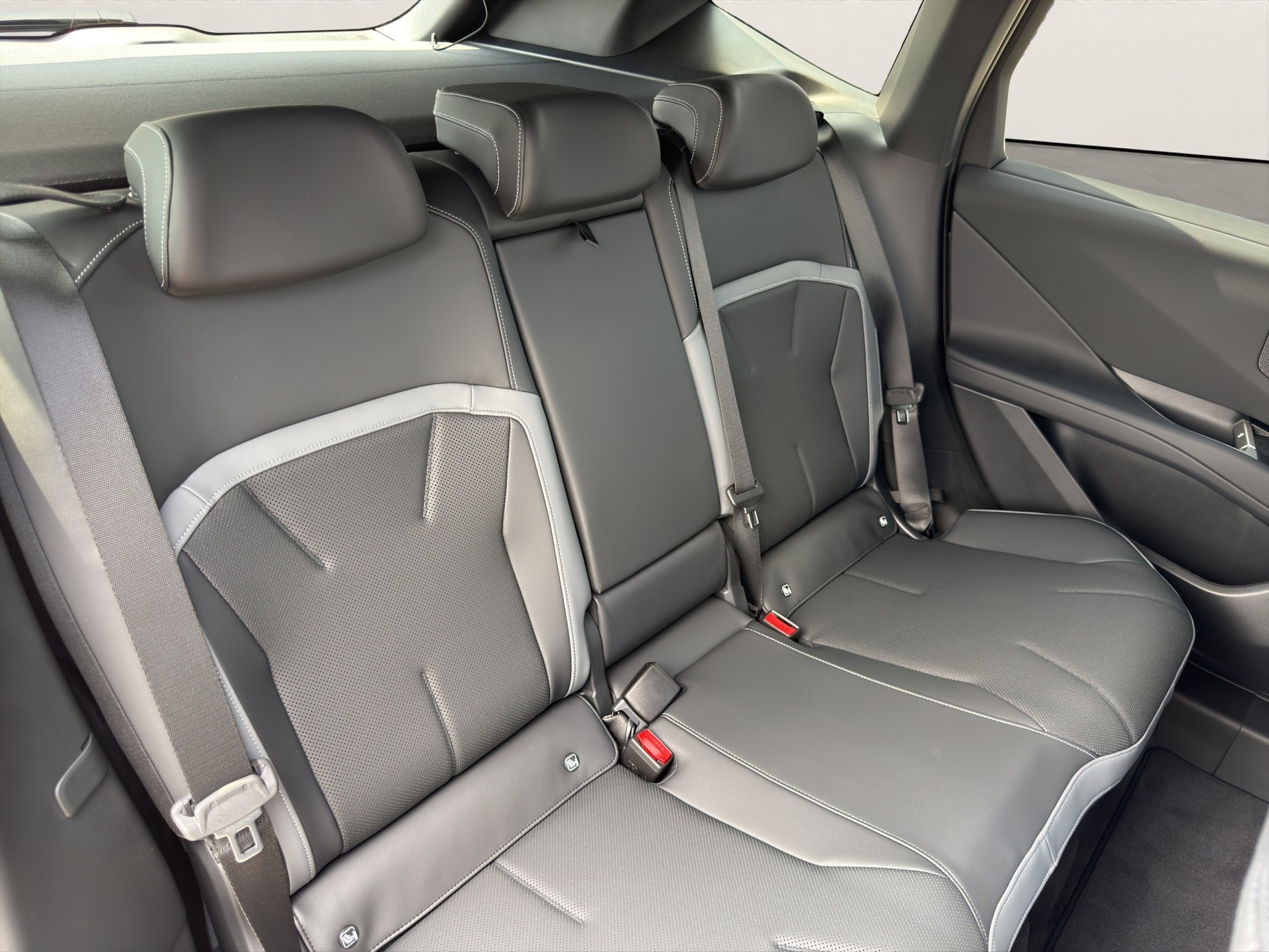 BMW iX3 50 xDrive M Sport-image-21