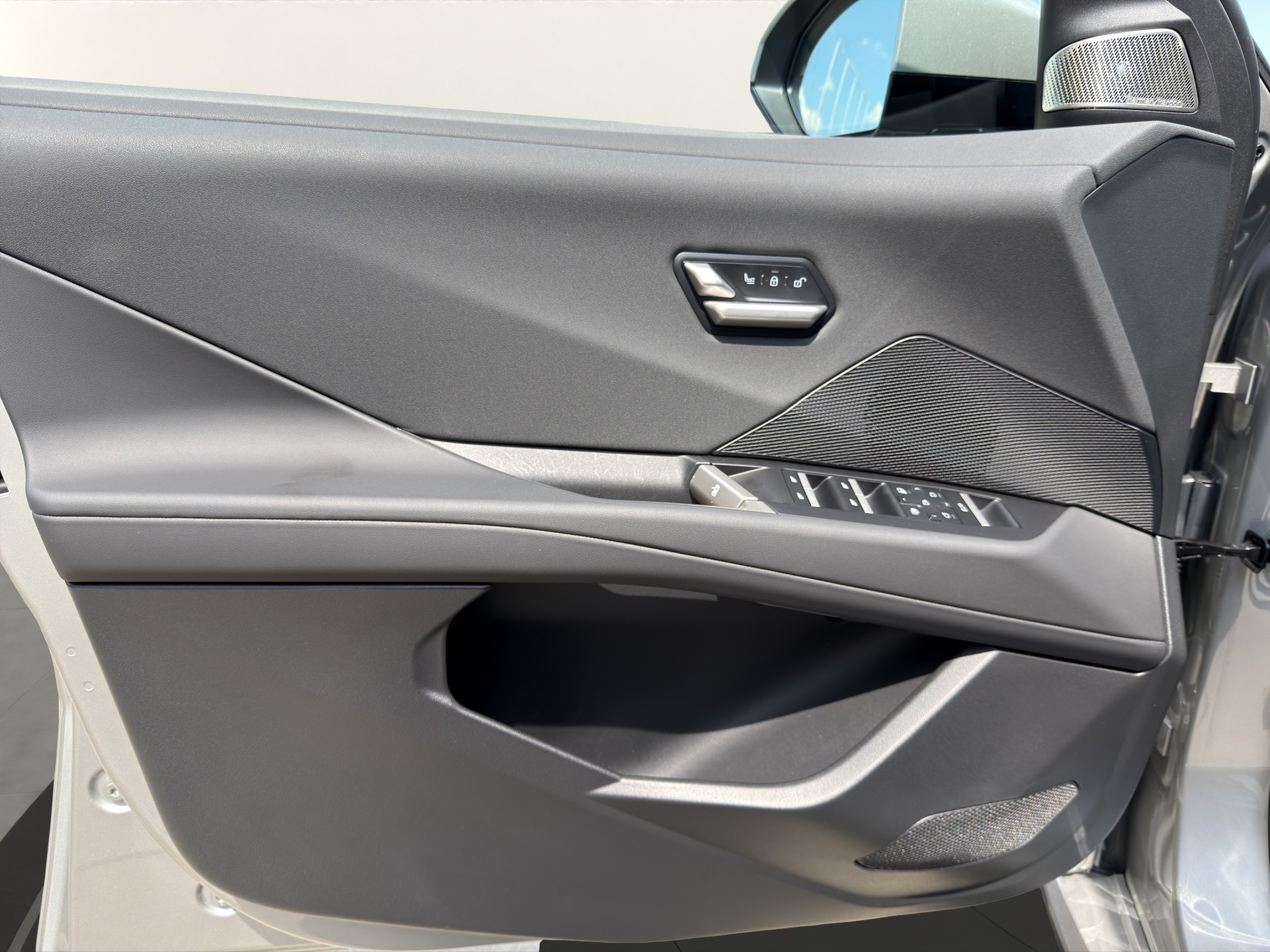 BMW iX3 50 xDrive M Sport-image-19