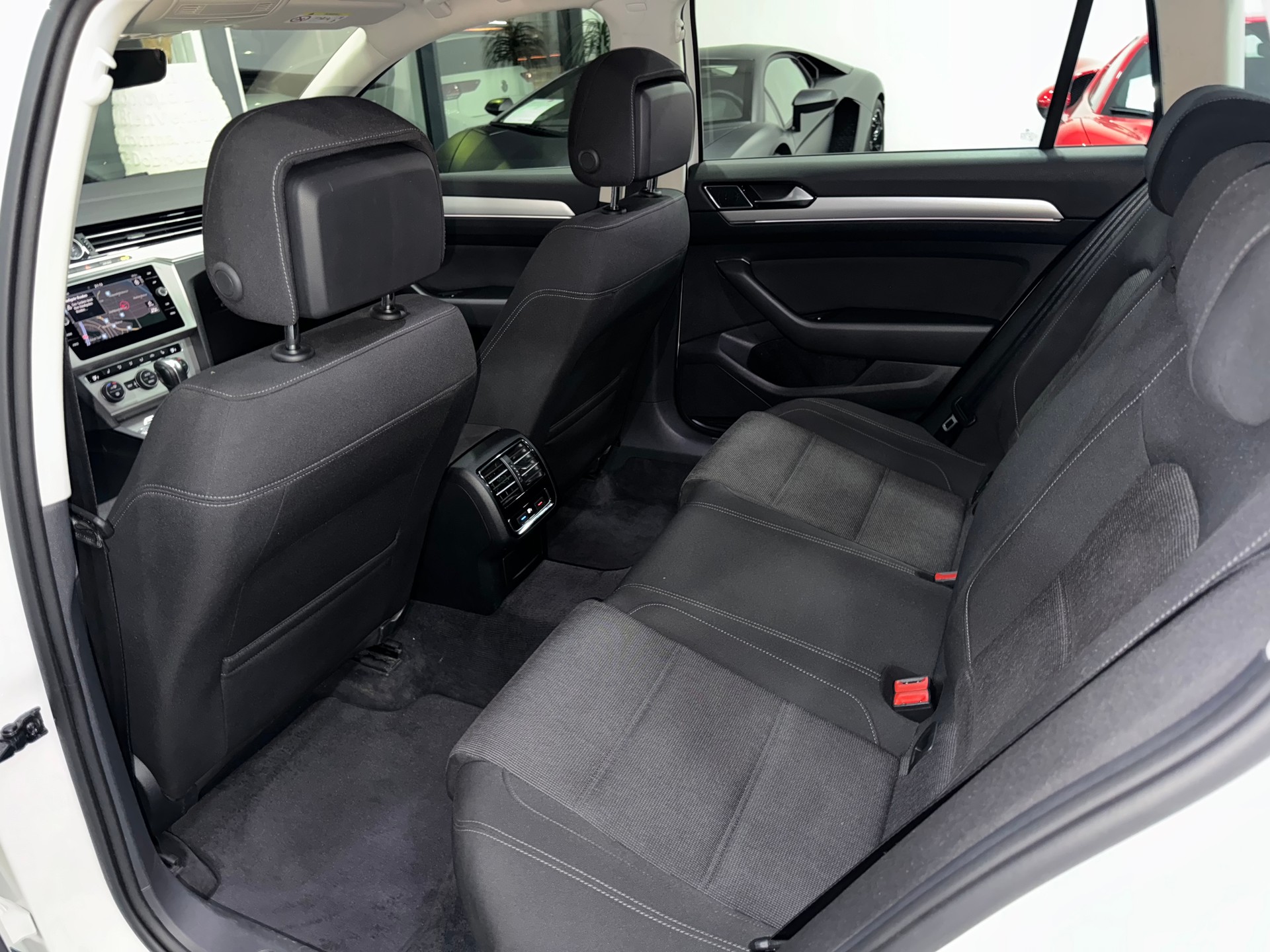 VW Passat Variant 2.0 TDI BMT Comfortline DSG 4Motion-image-7