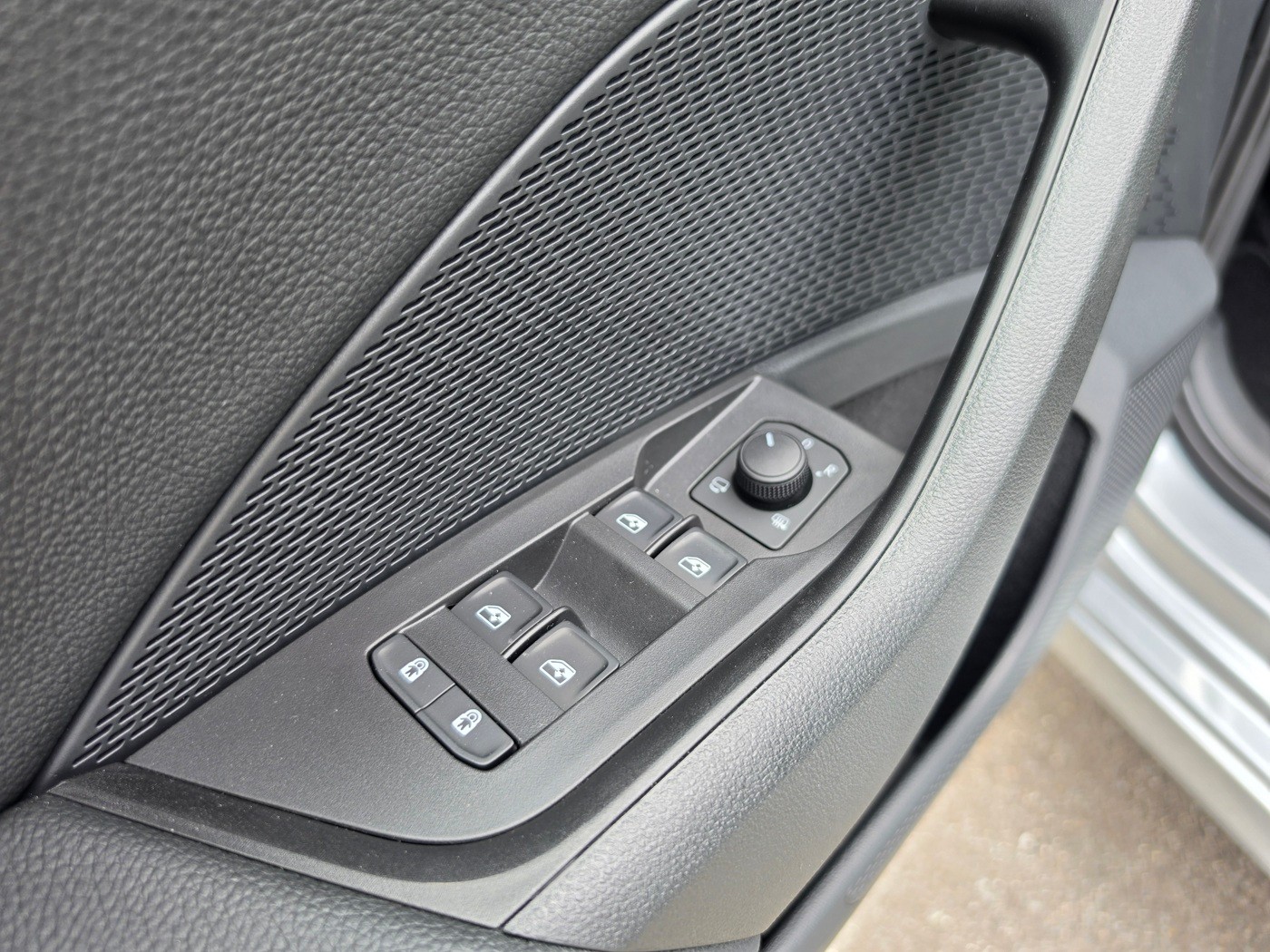 SKODA Octavia Combi 2.0 TDI DSG Selection-image-16
