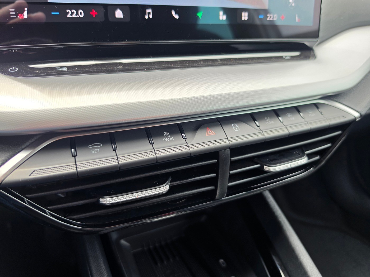 SKODA Octavia Combi 2.0 TDI DSG Selection-image-11