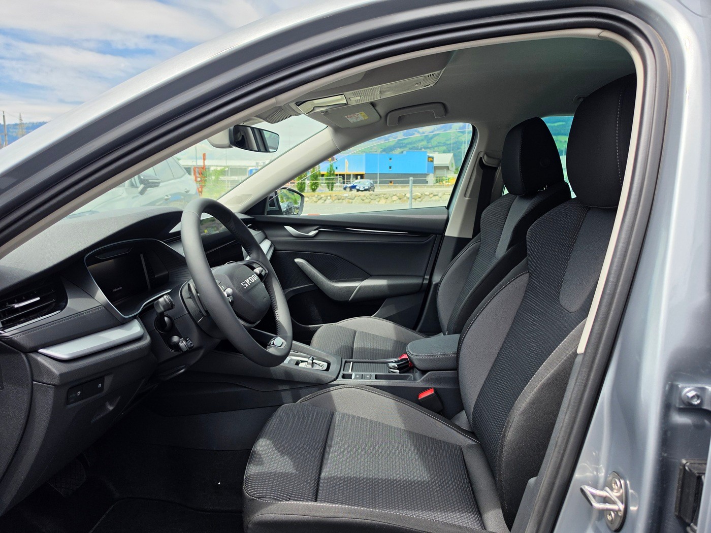 SKODA Octavia Combi 2.0 TDI DSG Selection-image-6