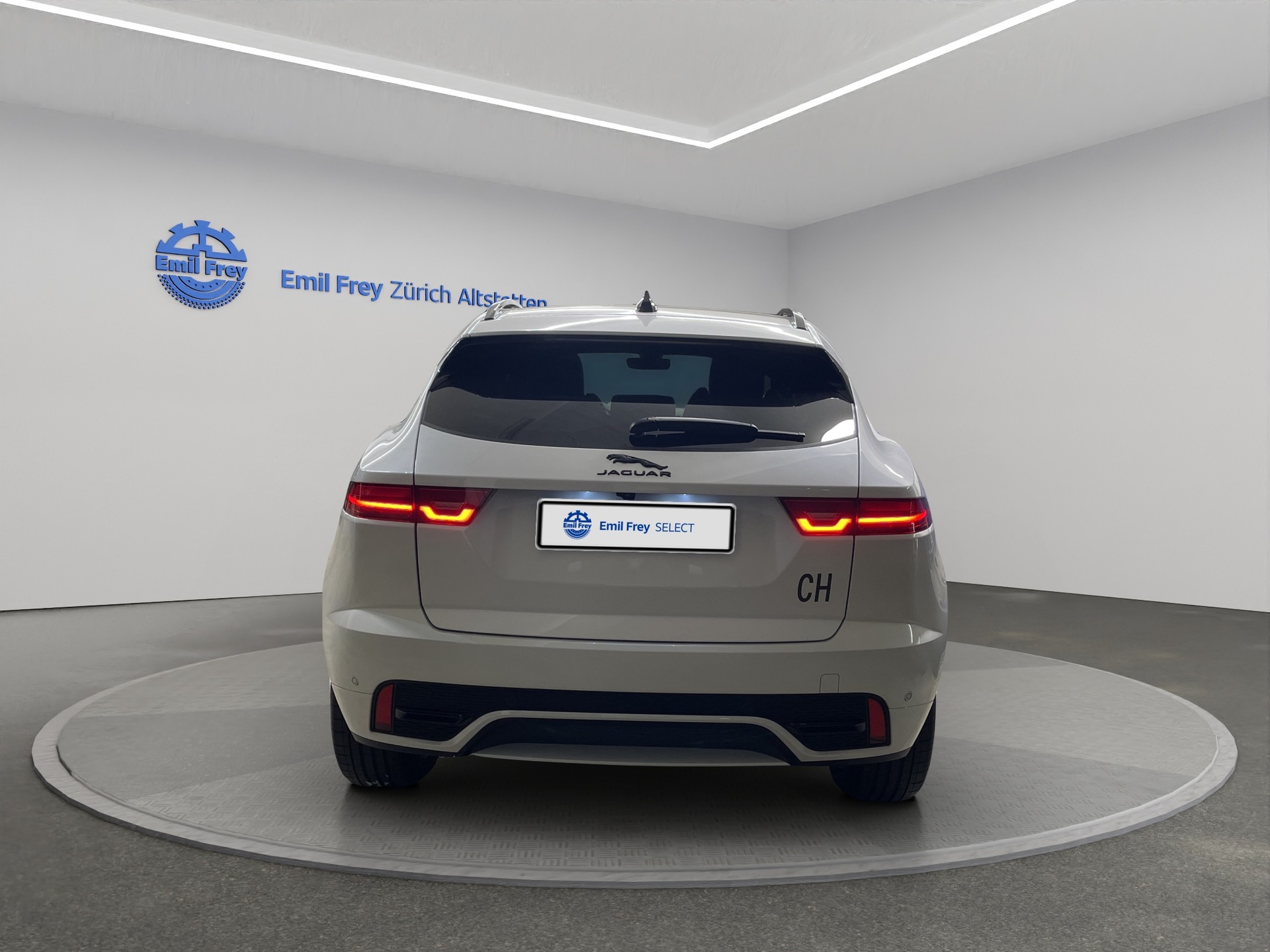 JAGUAR E-Pace 1.5 T 300e R-Dynamic SE AWD (Plug-in Hybrid)-image-4
