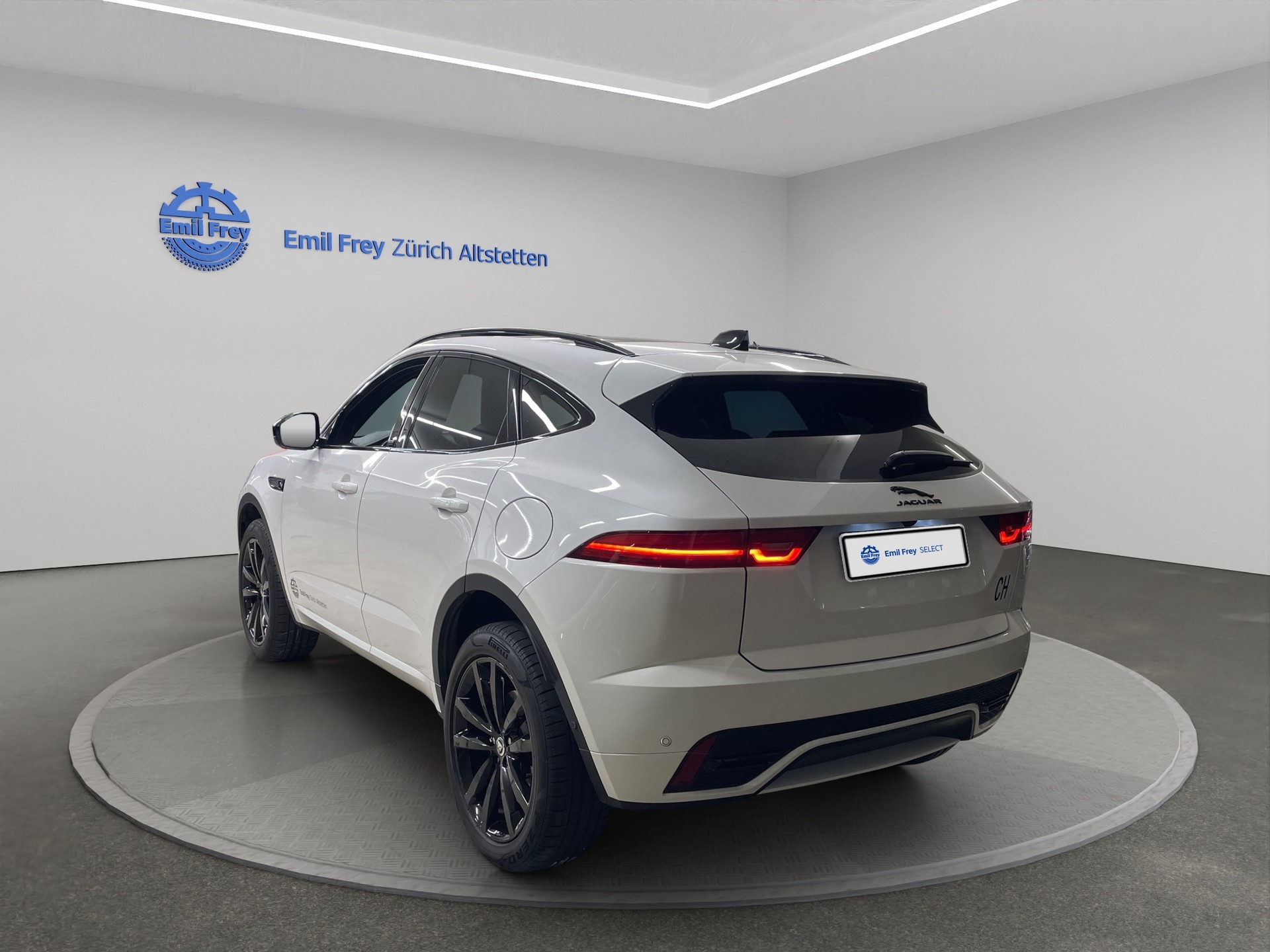JAGUAR E-Pace 1.5 T 300e R-Dynamic SE AWD (Plug-in Hybrid)-showroom-element-1