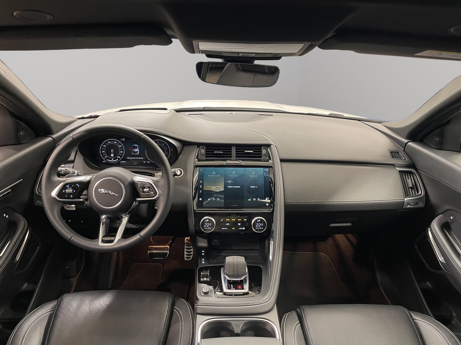 JAGUAR E-Pace 1.5 T 300e R-Dynamic SE AWD (Plug-in Hybrid)-image-8