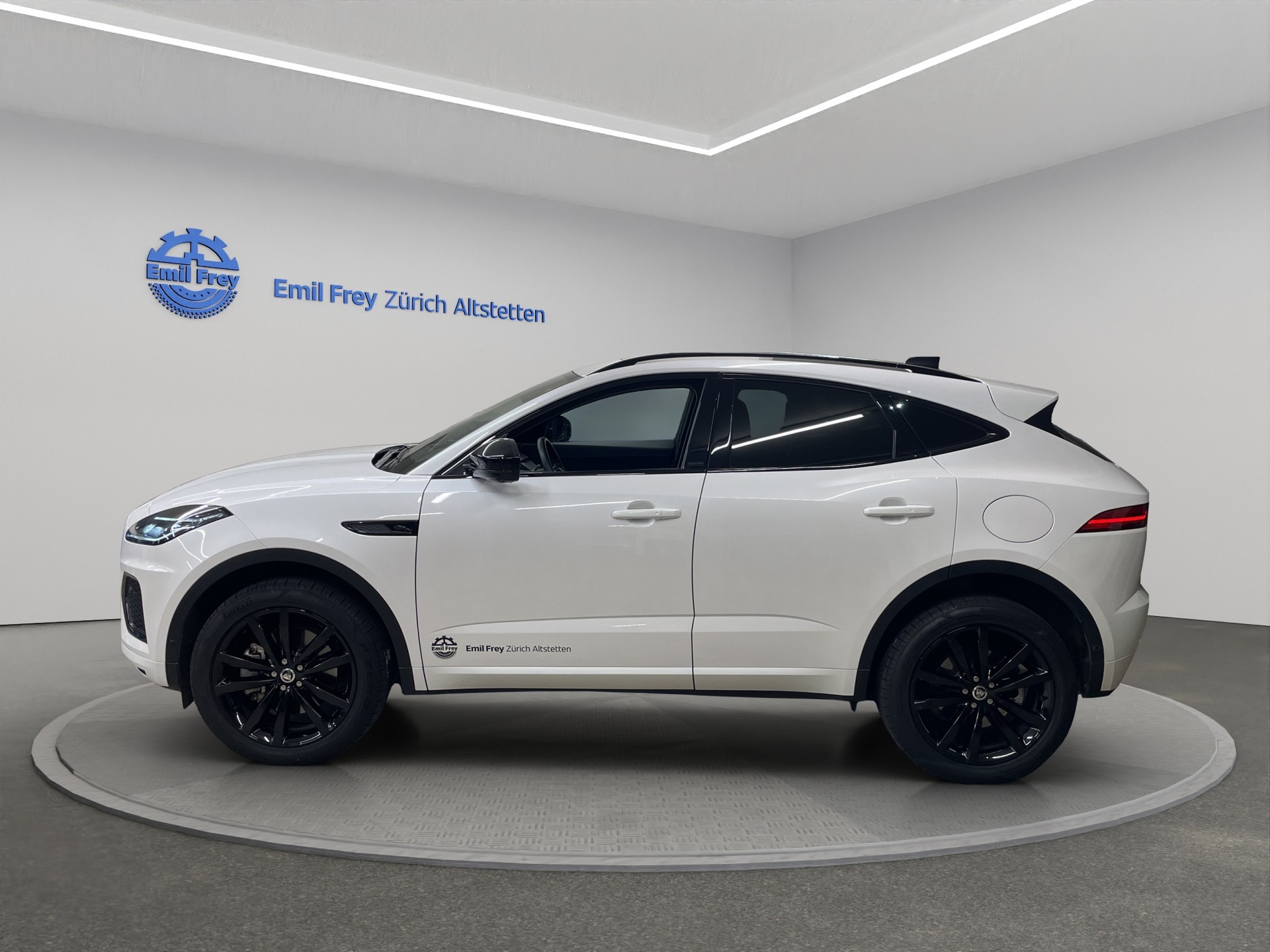 JAGUAR E-Pace 1.5 T 300e R-Dynamic SE AWD (Plug-in Hybrid)-image-5