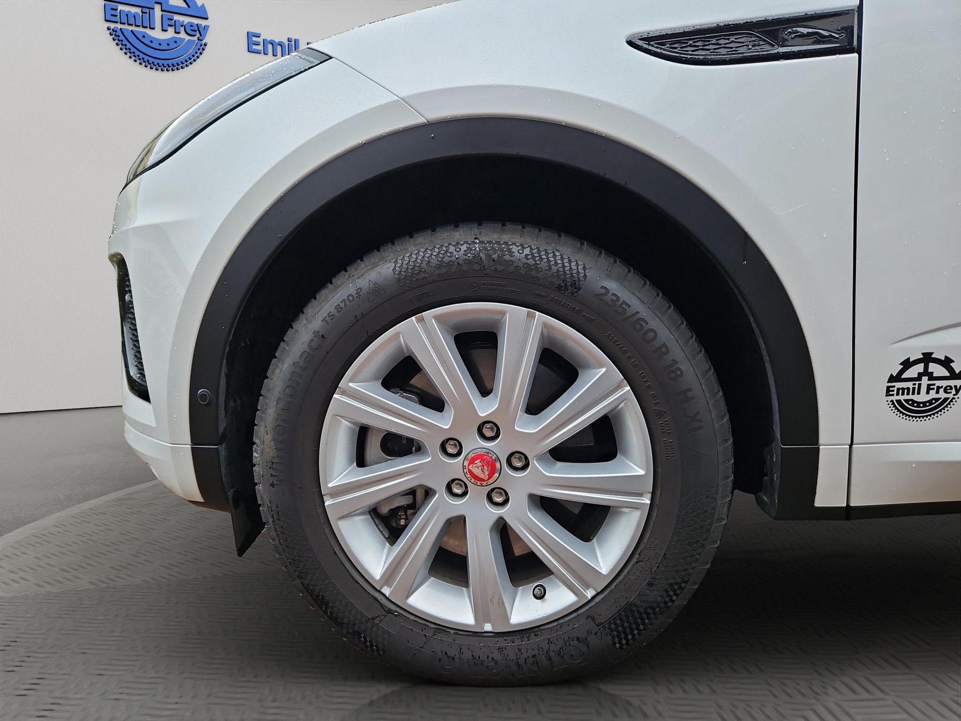 JAGUAR E-Pace 1.5 T 300e R-Dynamic SE AWD (Plug-in Hybrid)-image-13
