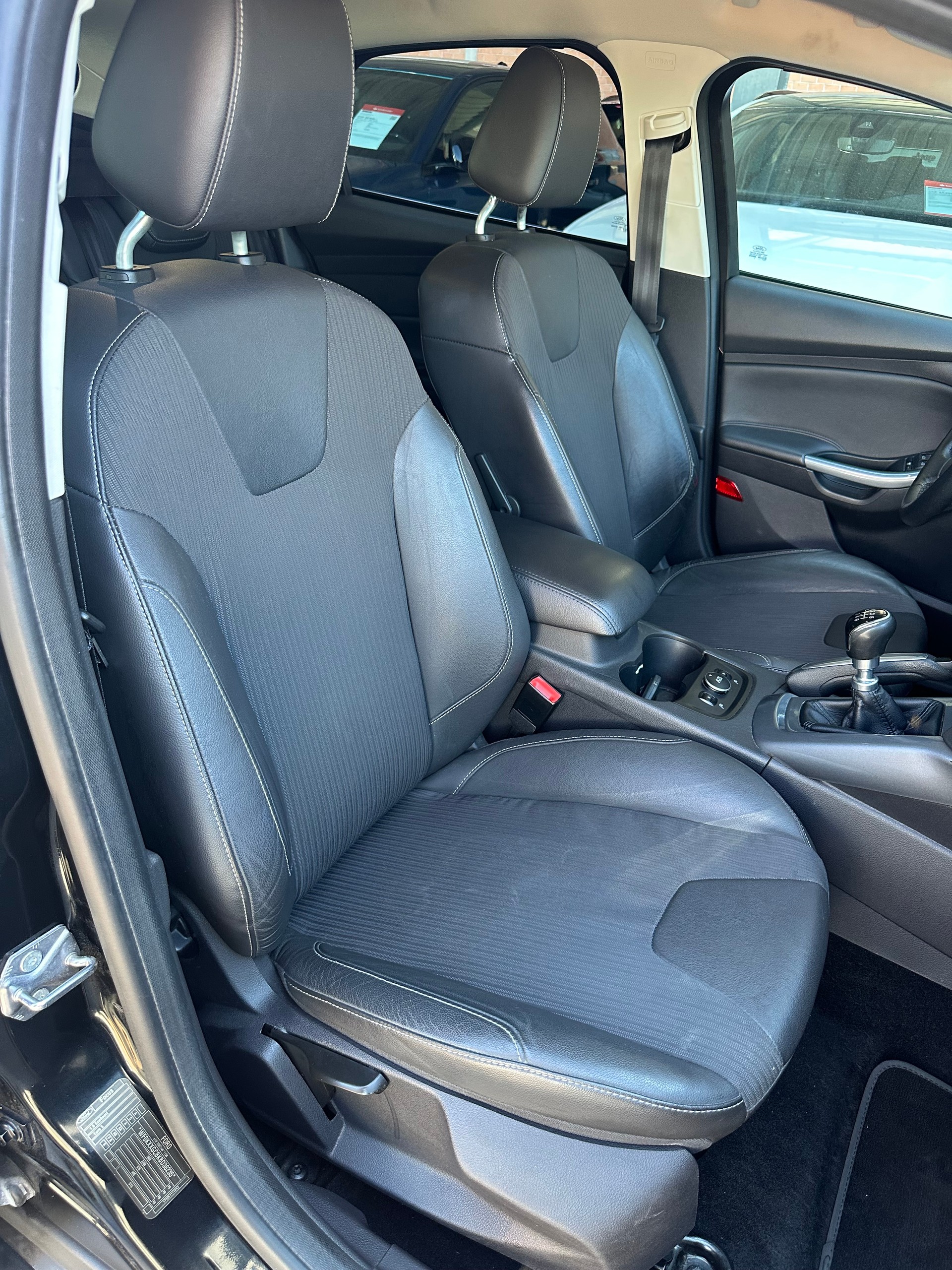 FORD Focus 1.6 SCTi Titanium-image-6