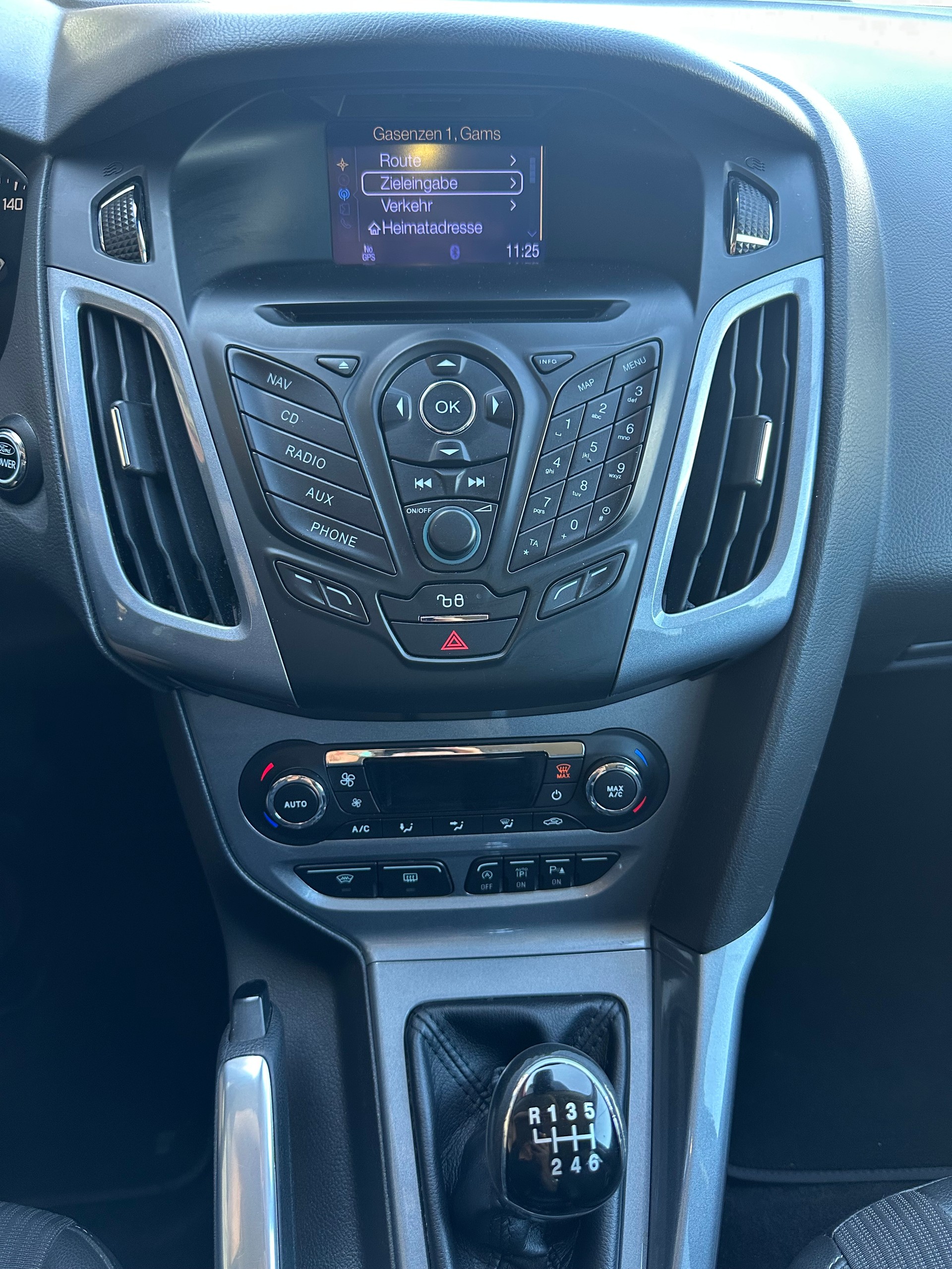 FORD Focus 1.6 SCTi Titanium-image-9