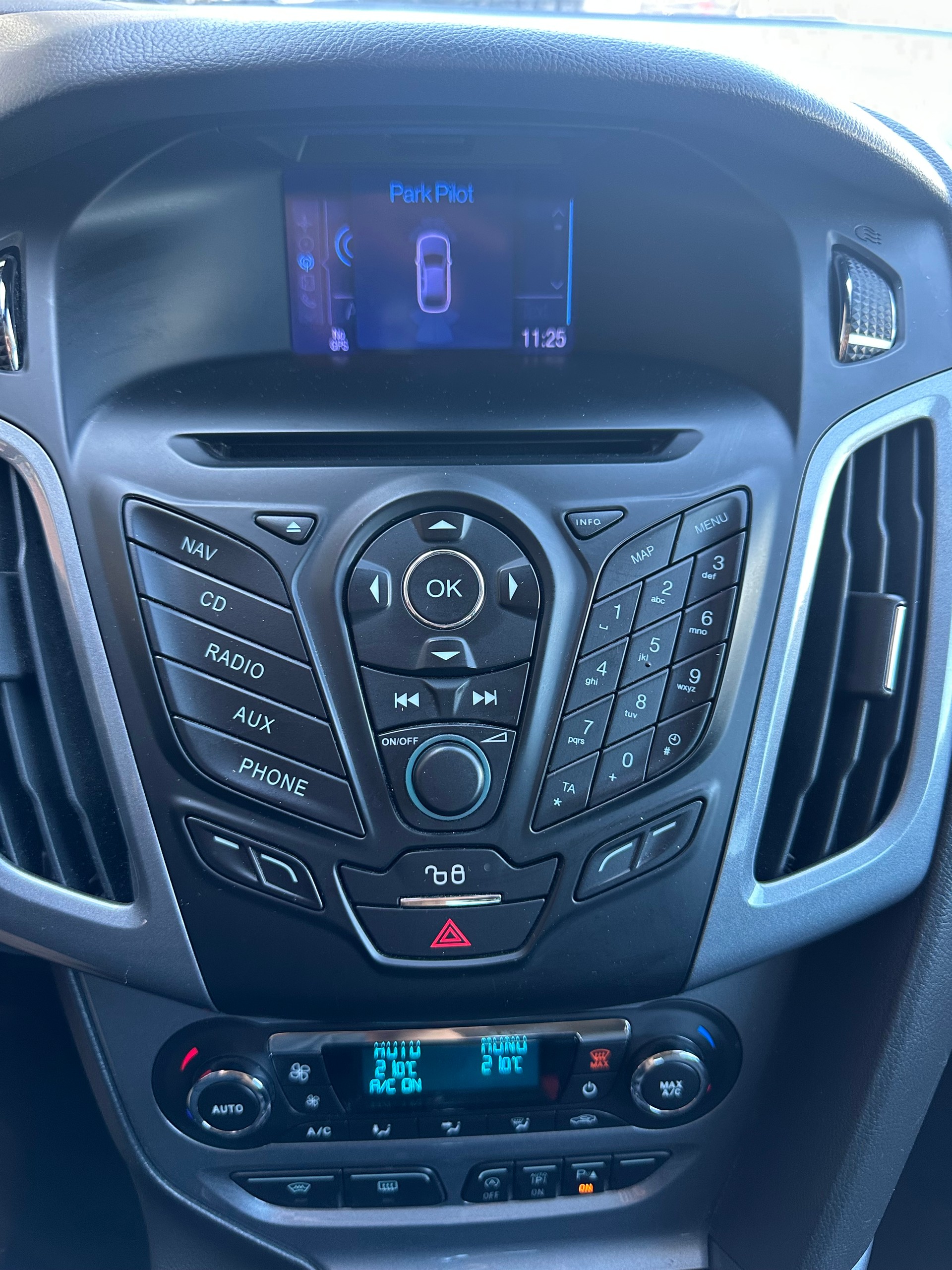 FORD Focus 1.6 SCTi Titanium-image-8