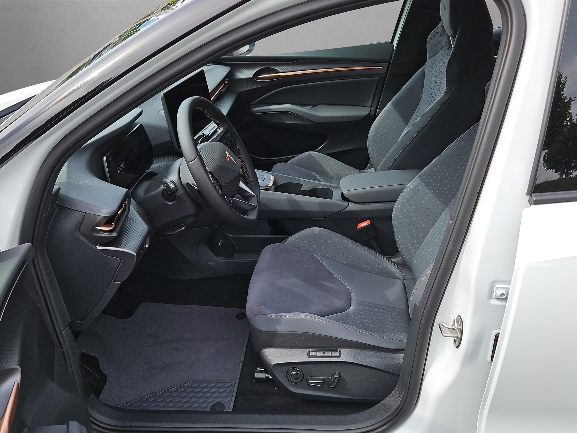 CUPRA Raval 52 kWh Dynamic Launch Edition-image-4