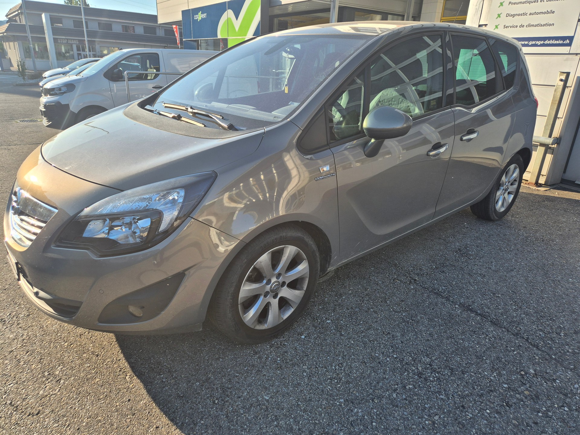 OPEL Meriva 1.4 Turbo Active Edition-image-1